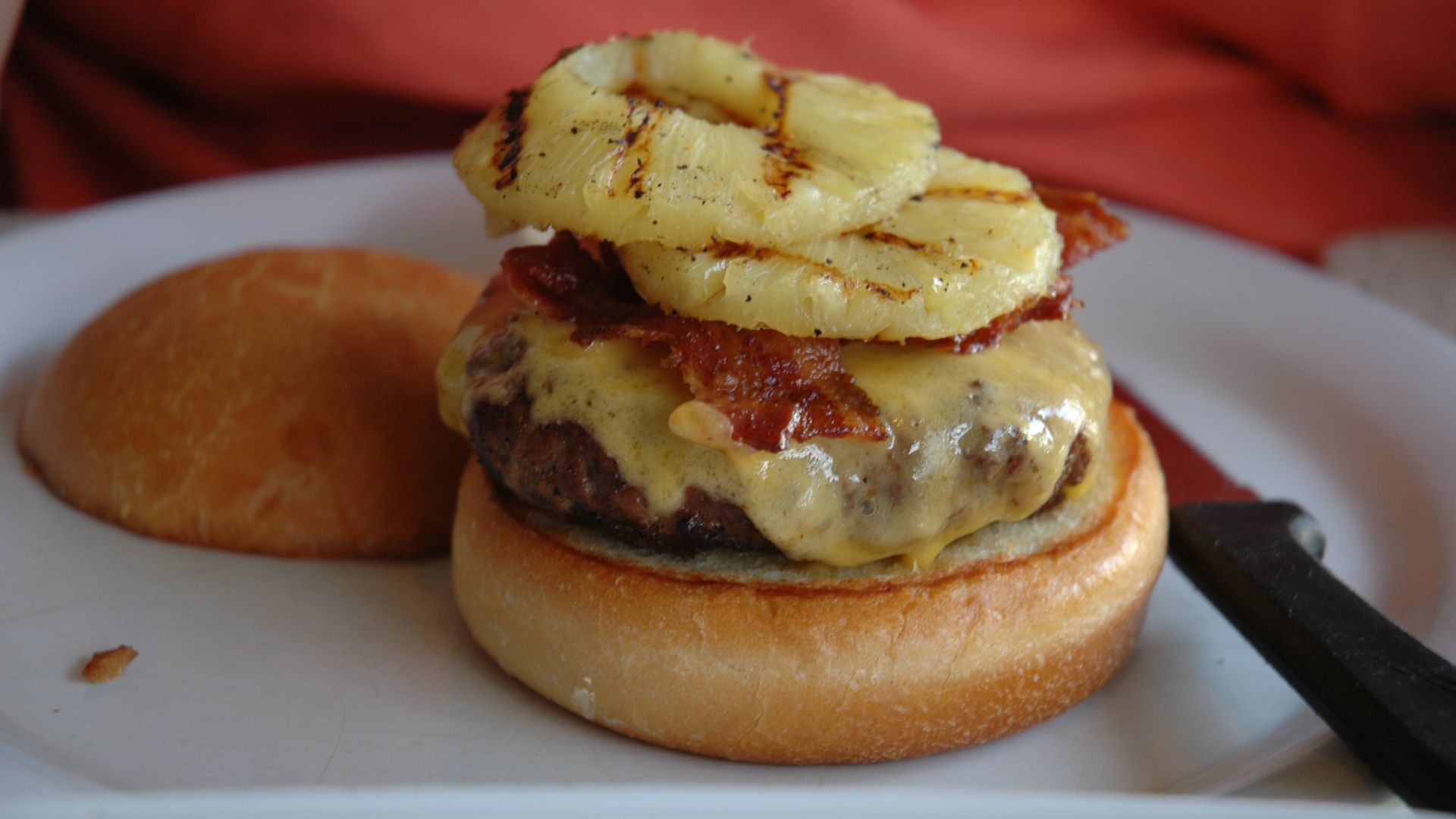 File:Pineapple bacon cheeseburger.jpg