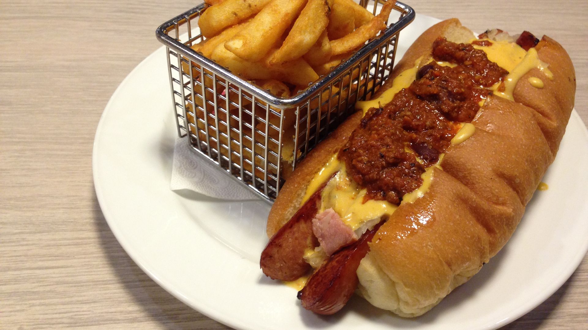 File:Chili dog with fries.jpg