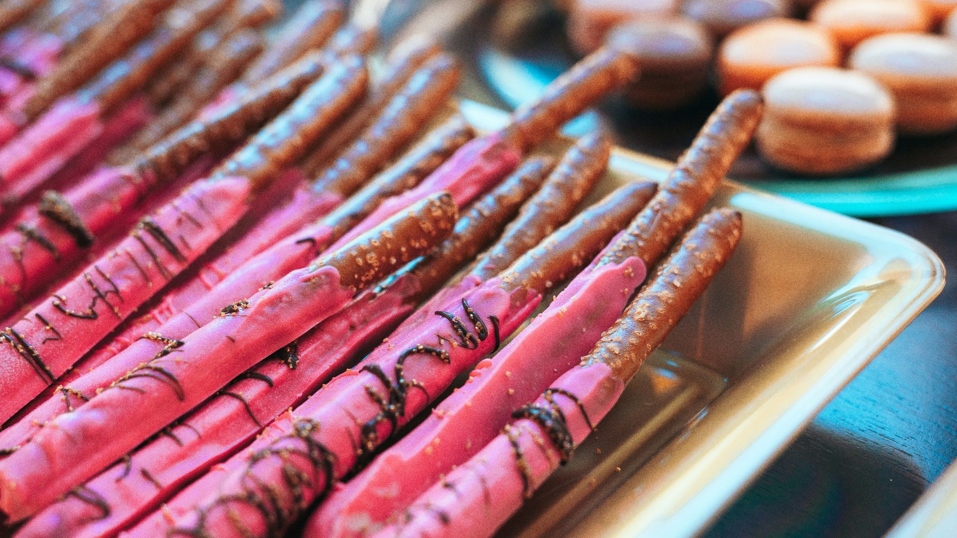 brown and white round cookies