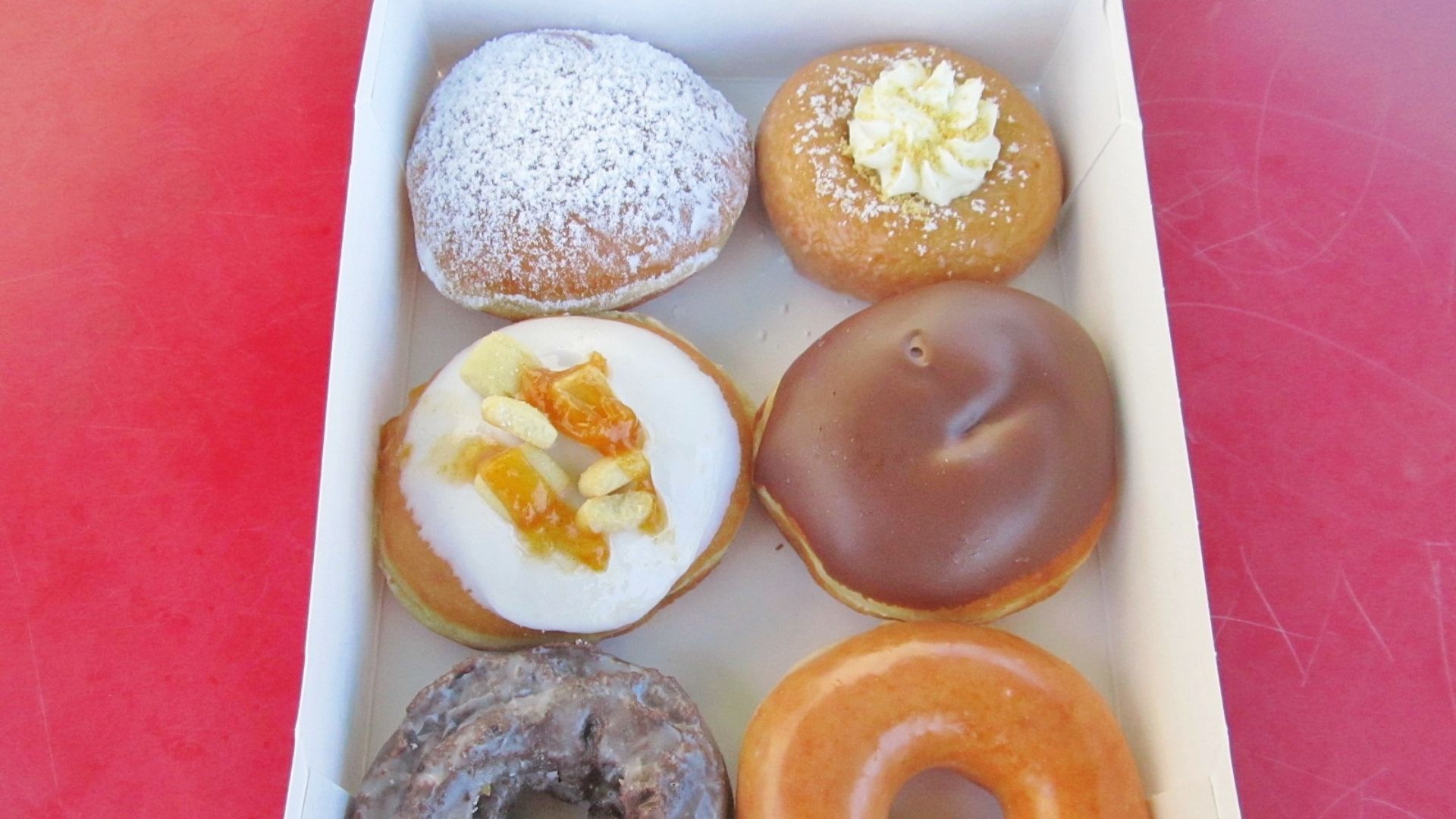 File:Six Krispy Kreme Doughnuts!!!!!! (18476295156).jpg