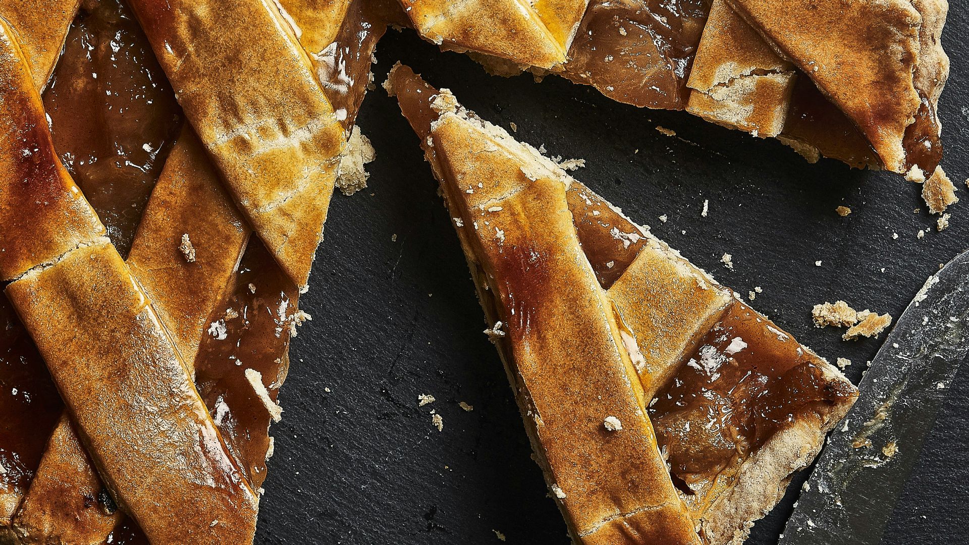 apple pie on black palte