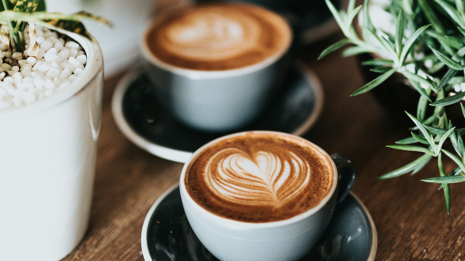 shallow focus photography of coffee late in mug on table