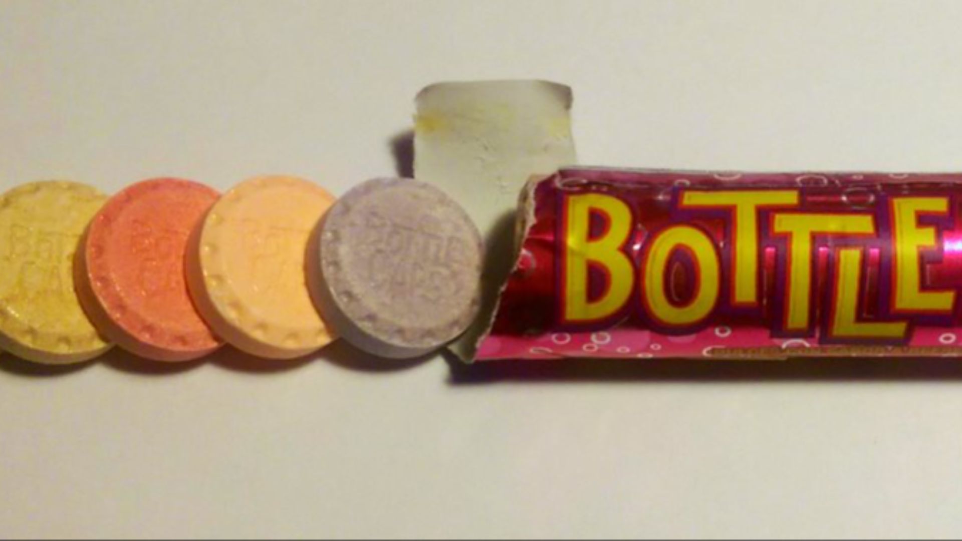 File:Bottle Caps roll.jpg
