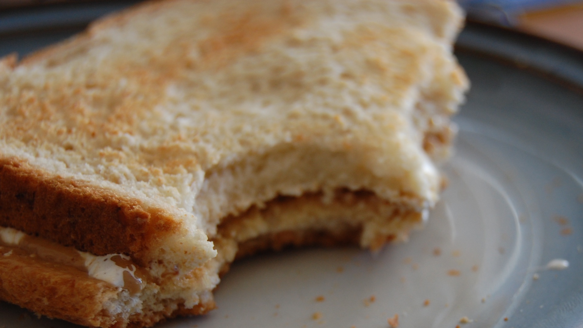 File:Fluffer Nutter Sandwich.jpg