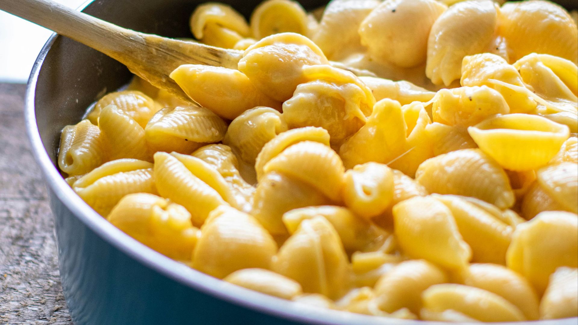 a bowl of macaroni and cheese