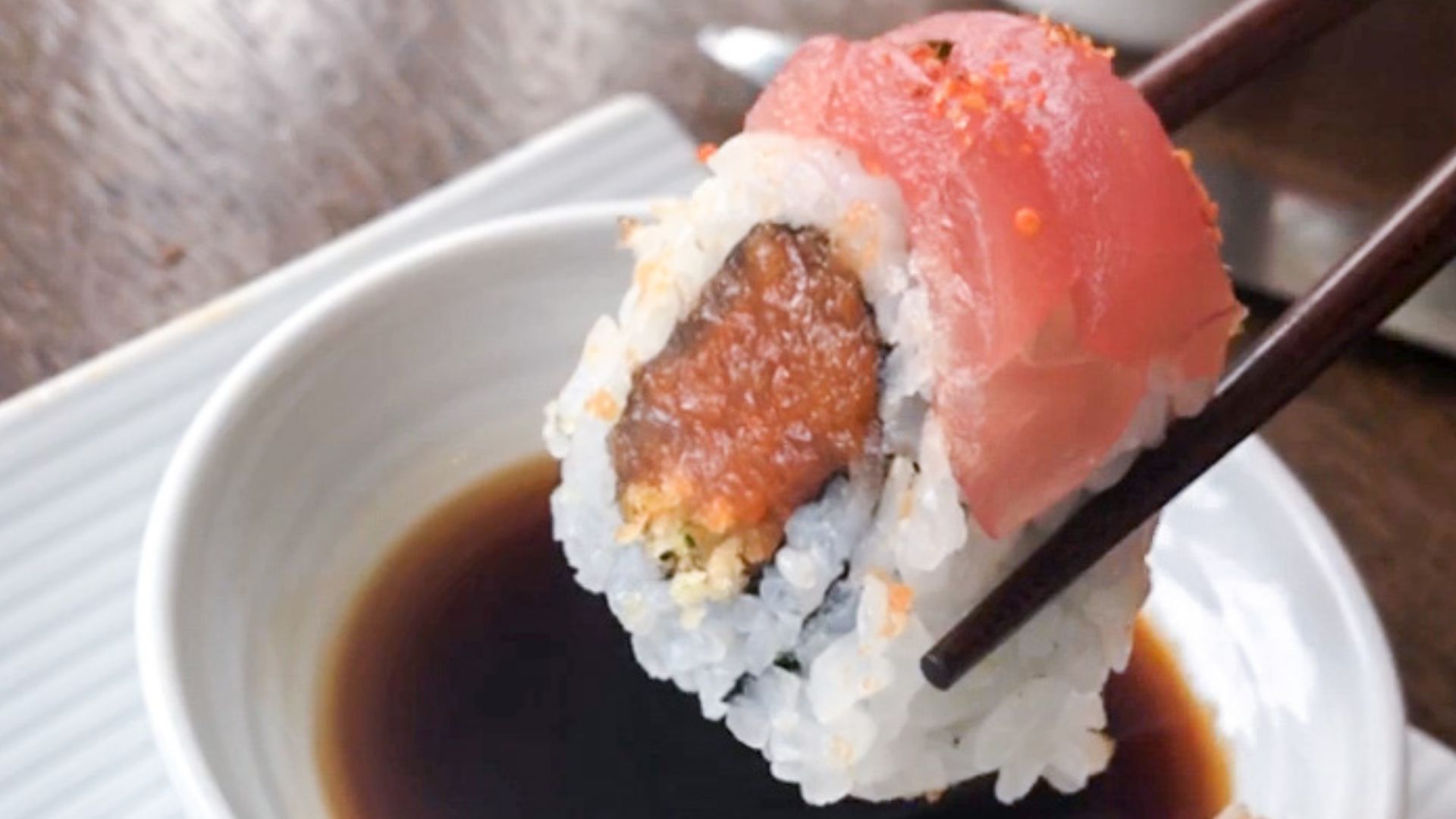 File:Crunchy Spicy Tuna, big eye tuna, shiso panko, togarashi ($21) (32807112472).jpg