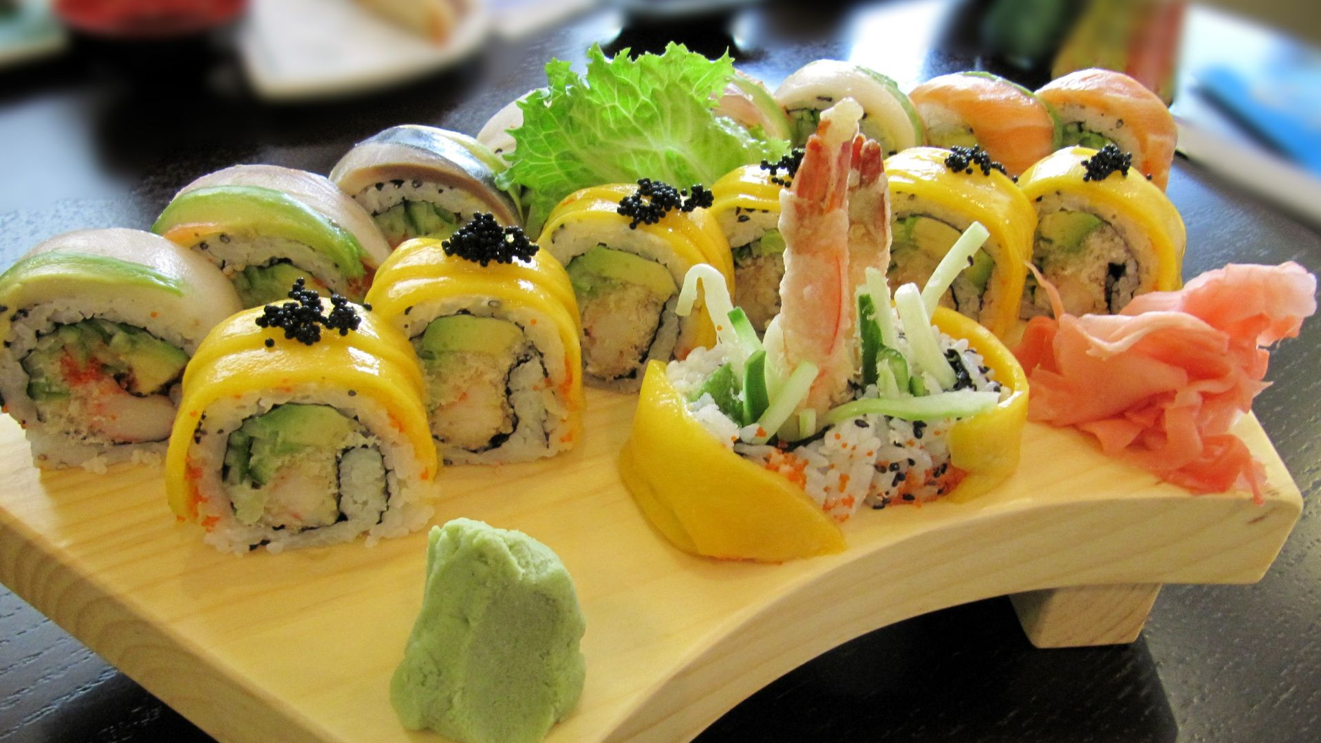 File:Golden Maki Rainbow Roll sushi.jpg