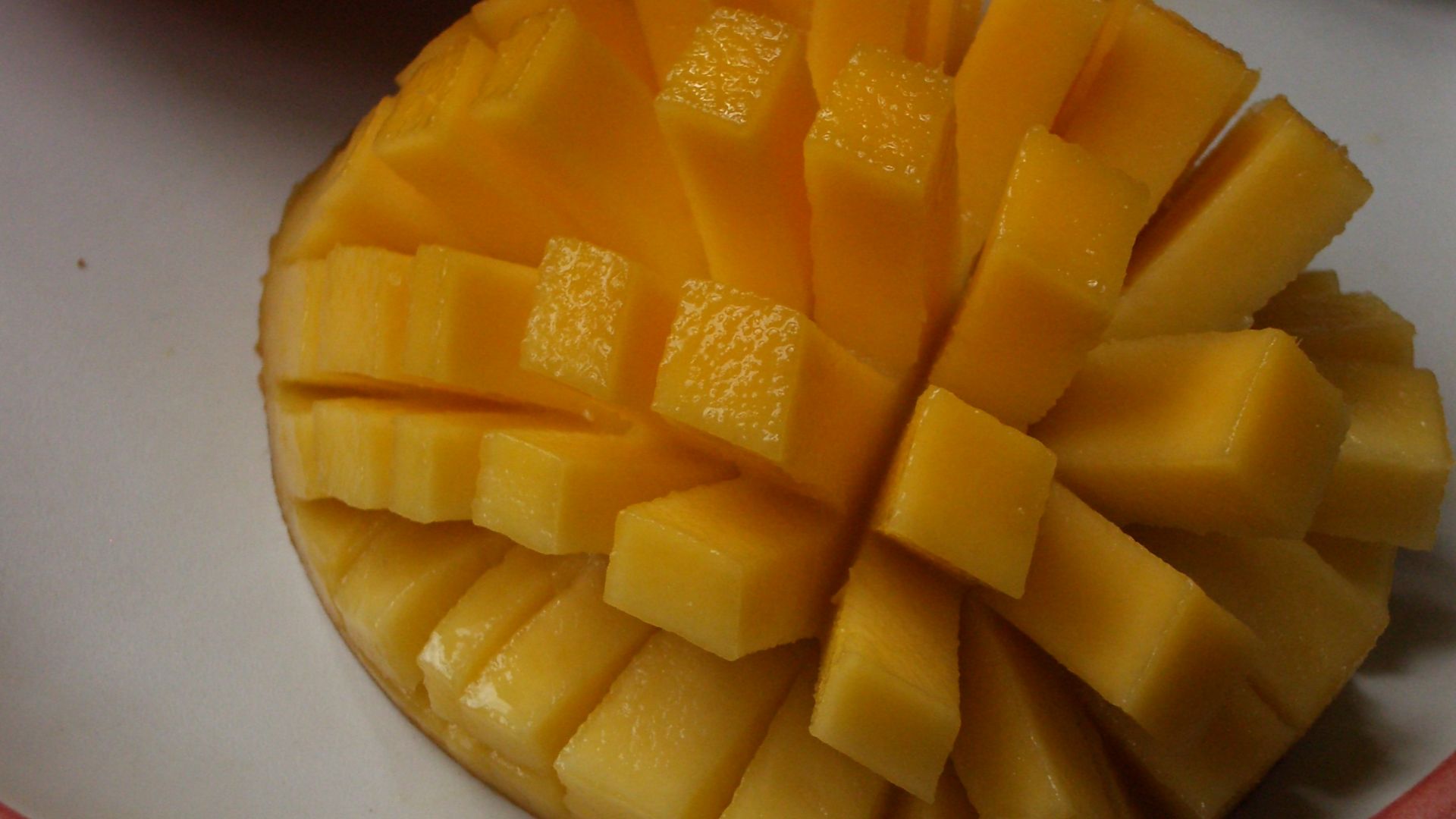File:Sliced-cubed Mango 01.jpg