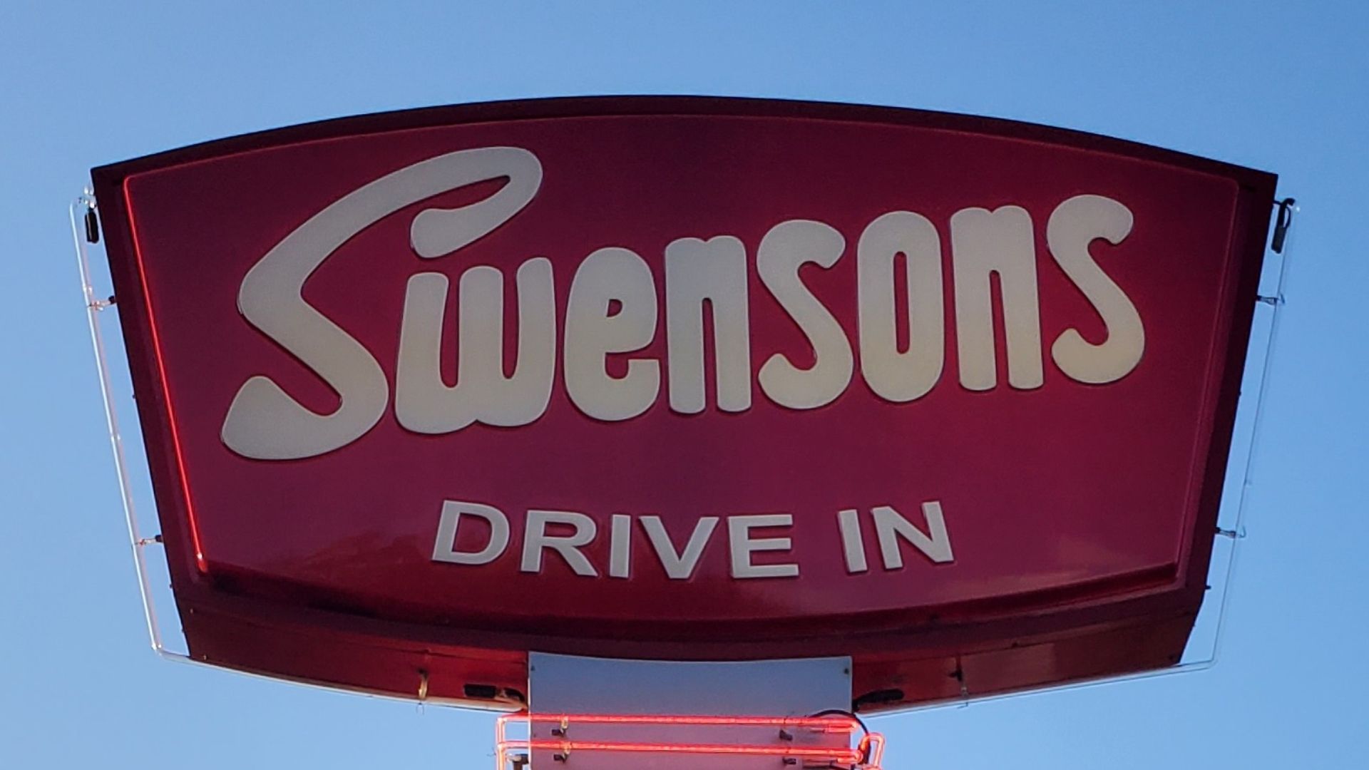 File:Swensons Sign.jpg