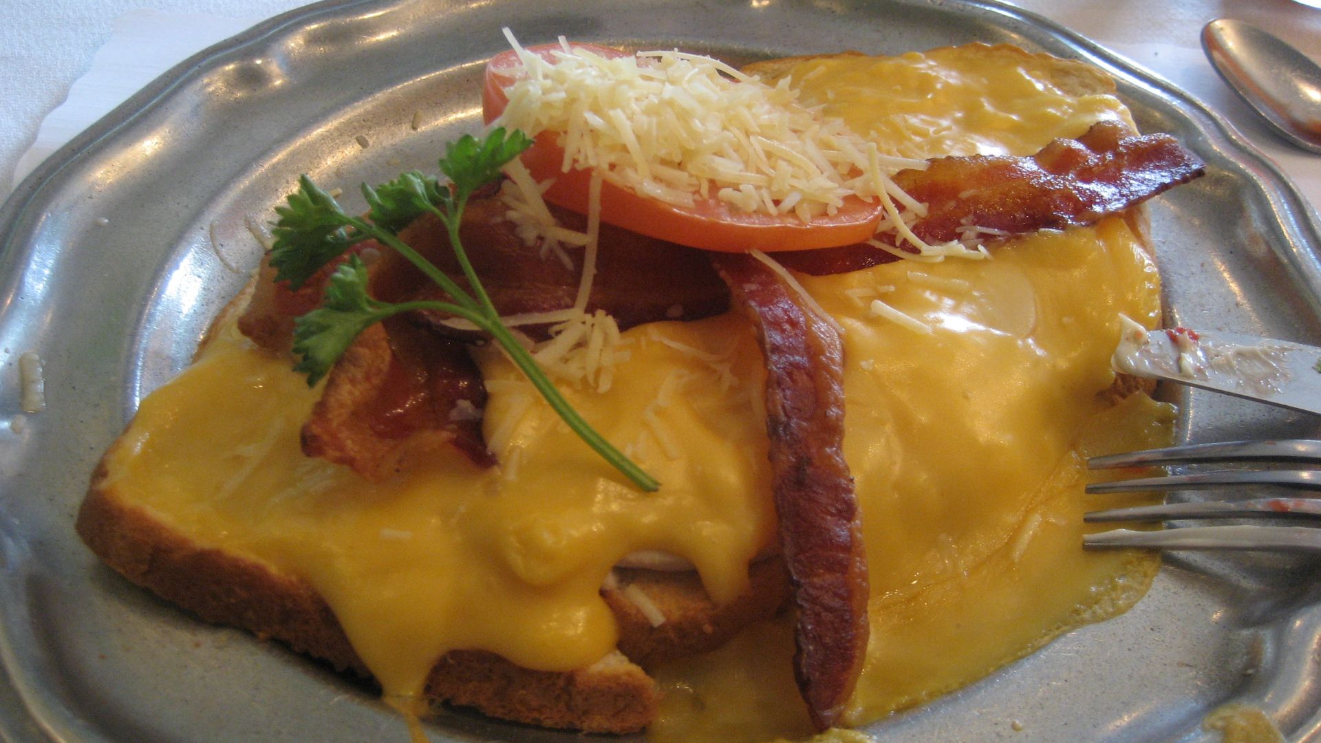 File:Hot Brown Kurtz.jpg