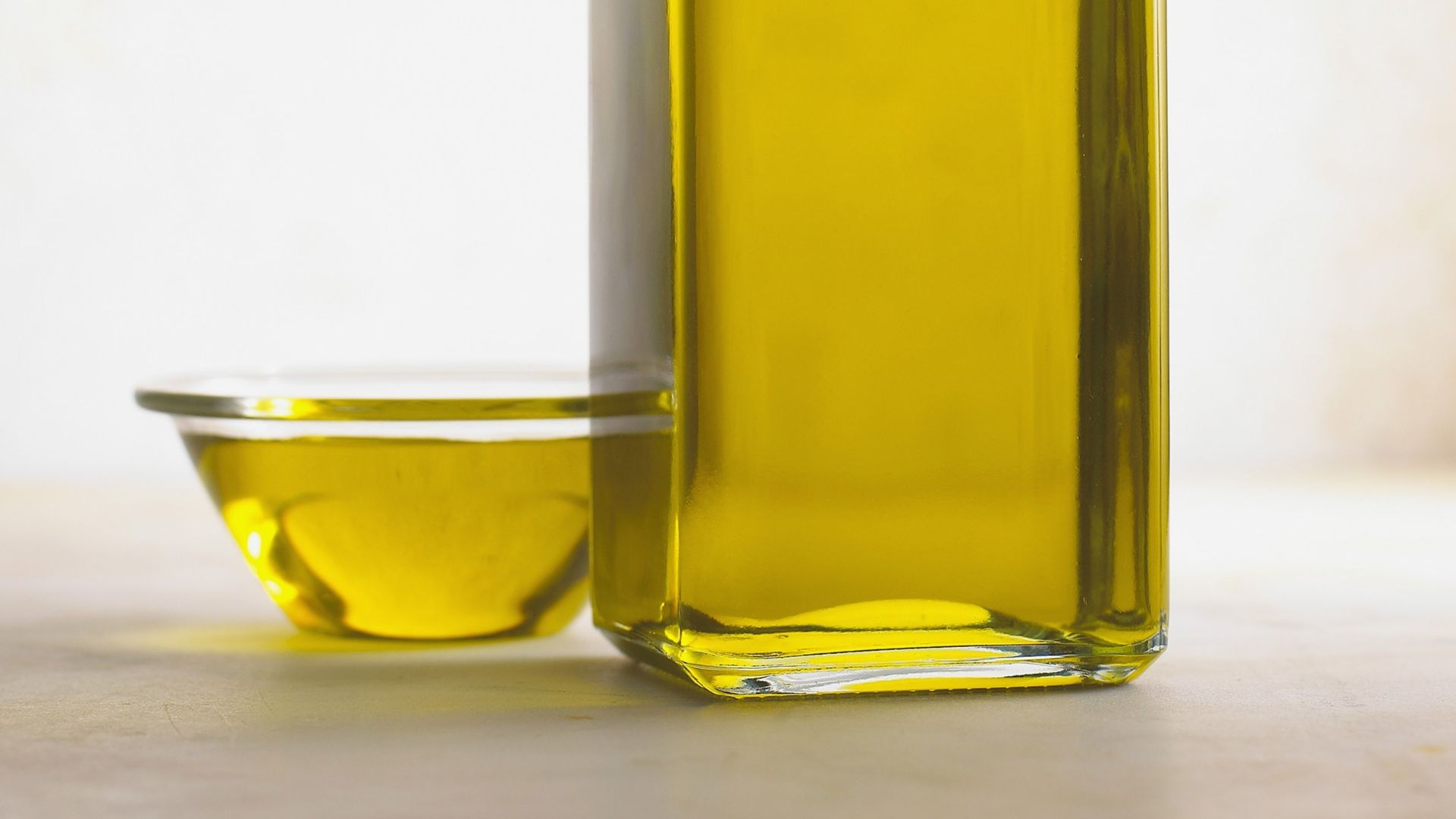 File:Bottle of olive oil.jpg