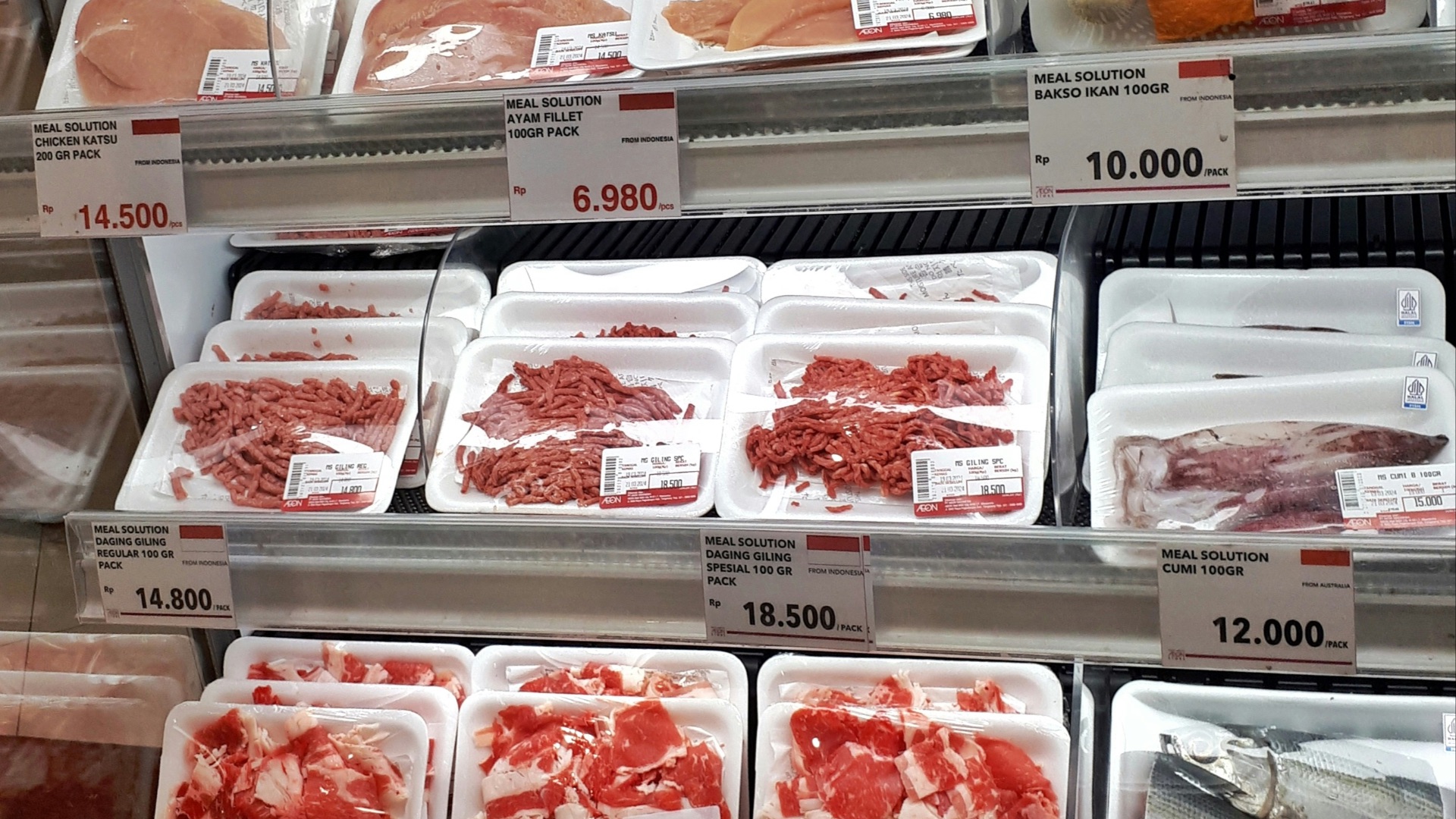 A display case filled with lots of different types of meat
