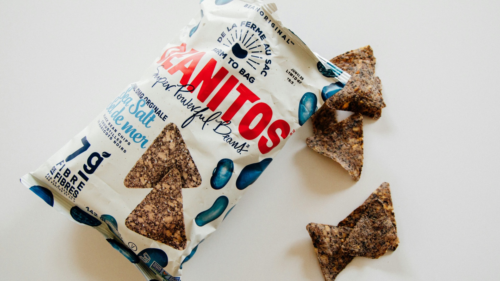 7 g white and blue Sanitos pack