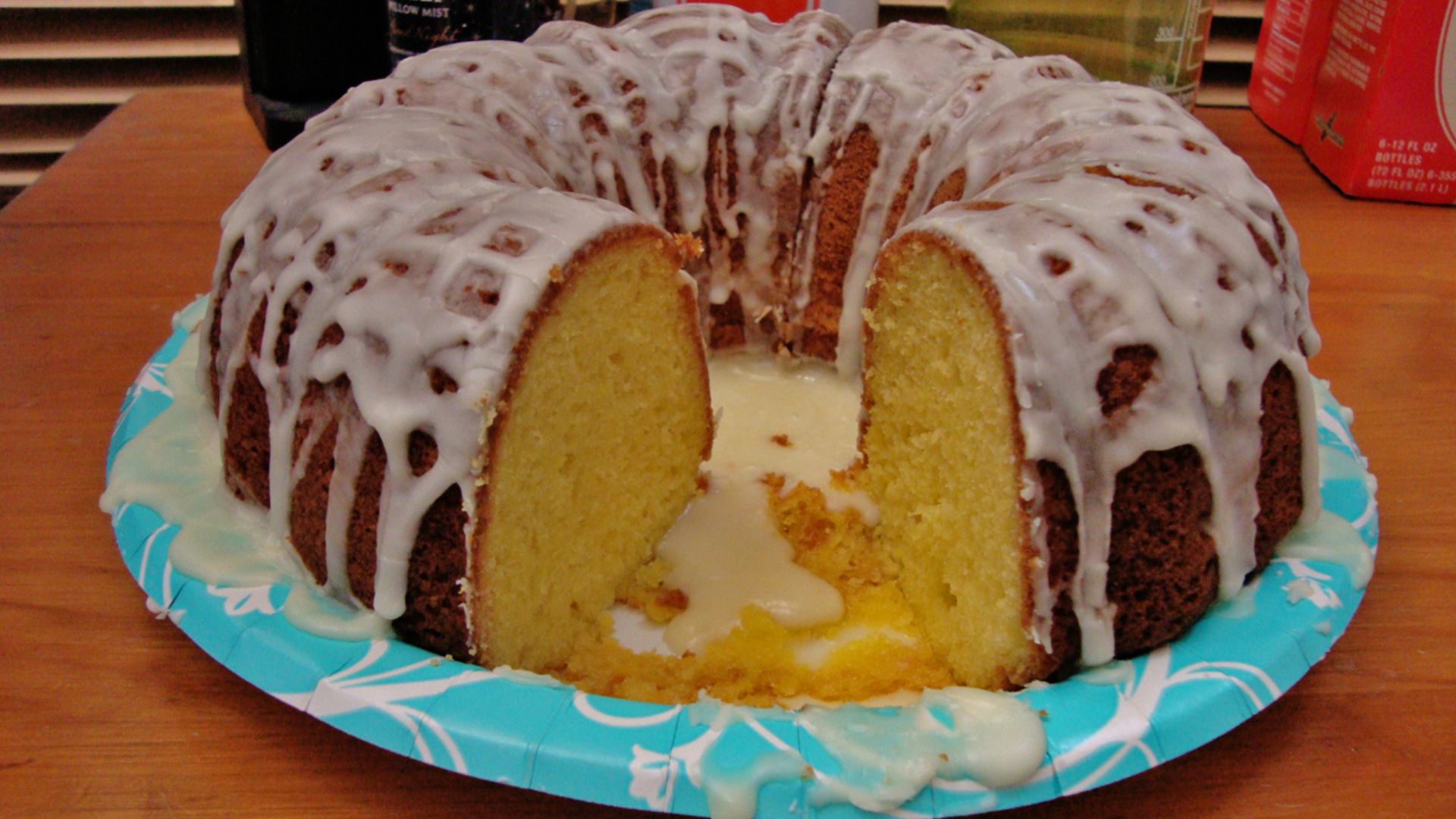 File:Glazed Lemon Bundt Cake.jpg
