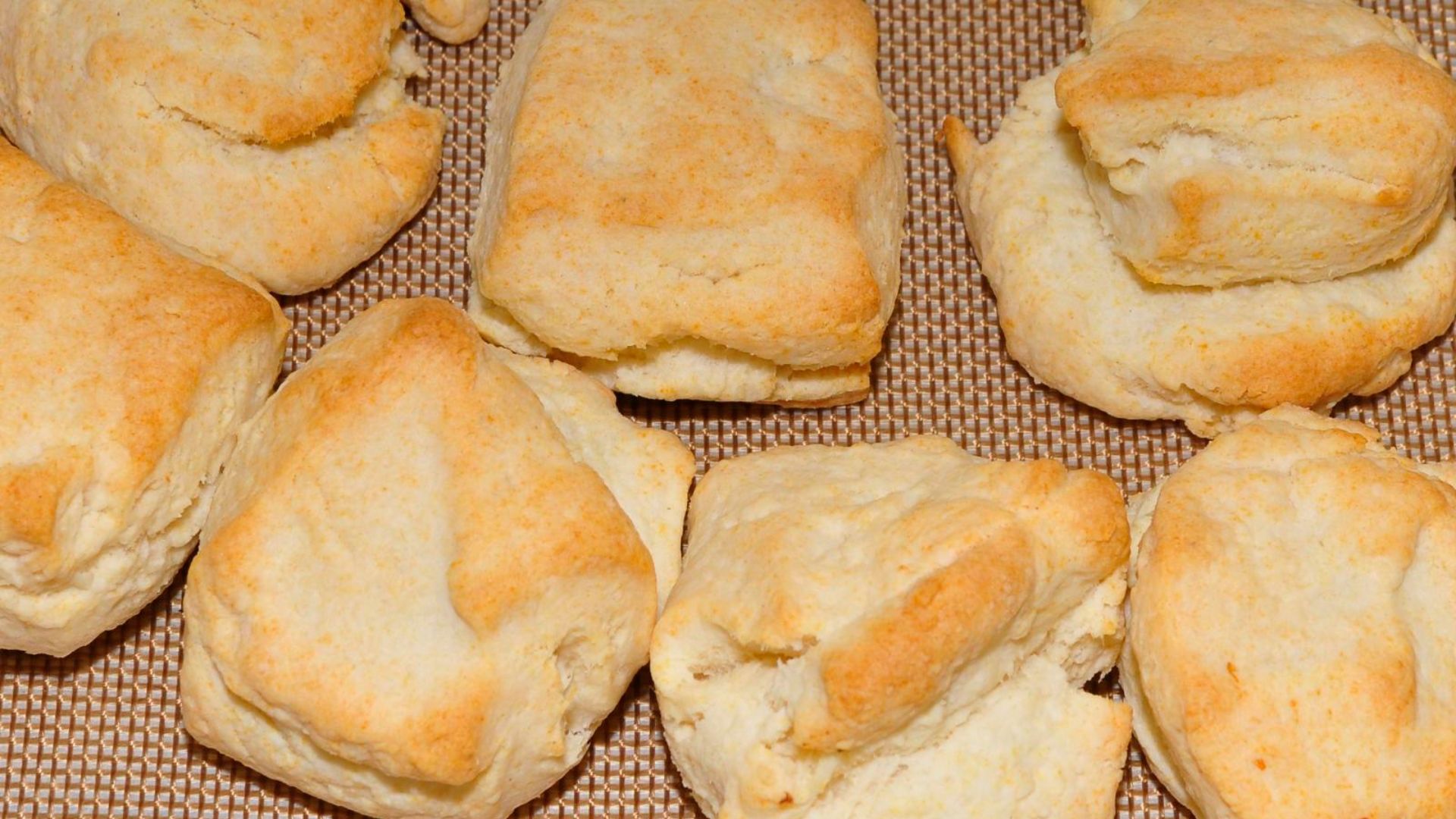 File:Bisquick biscuits (5062690206).jpg