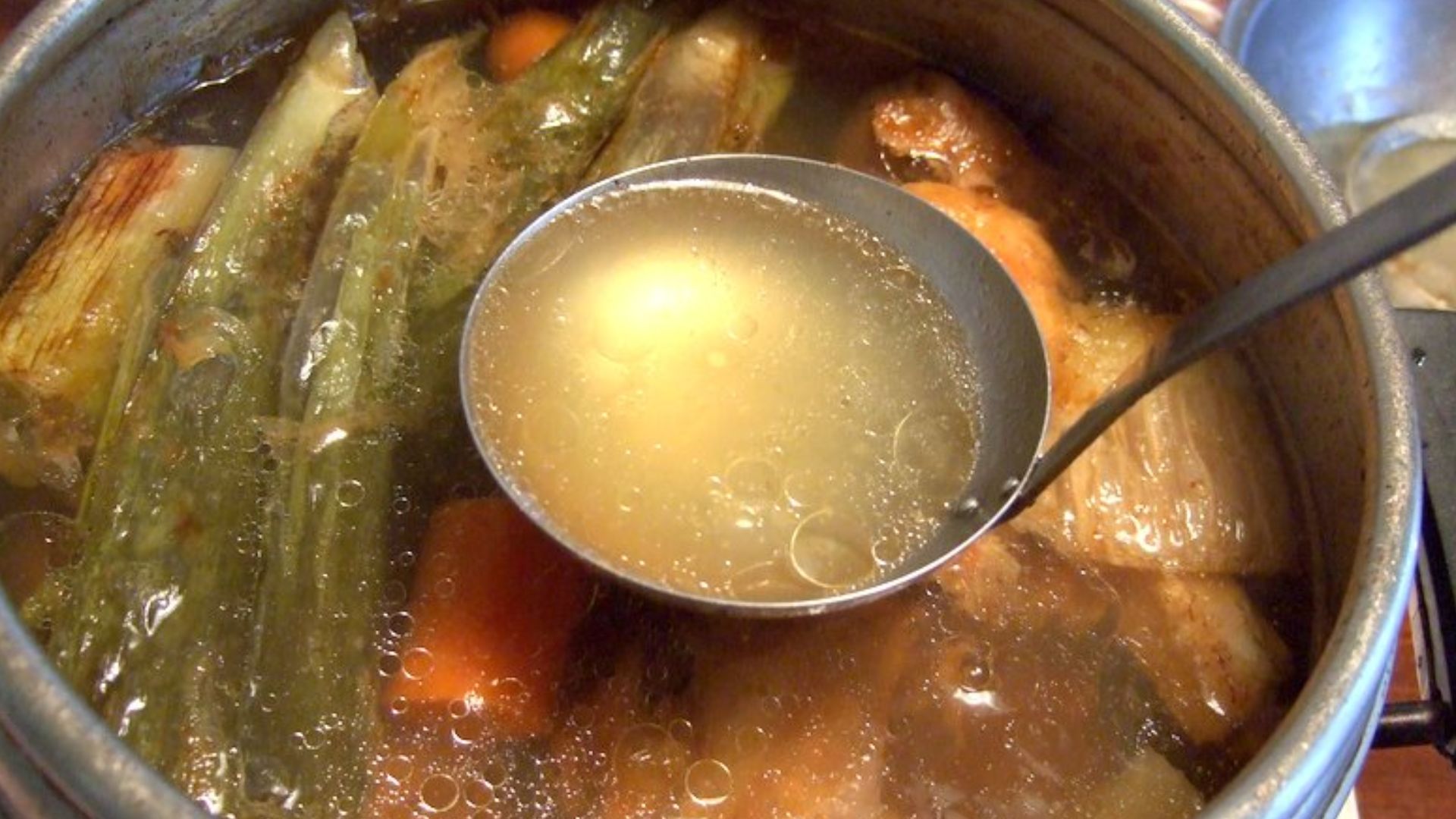 File:Bouillon de volaille.jpg