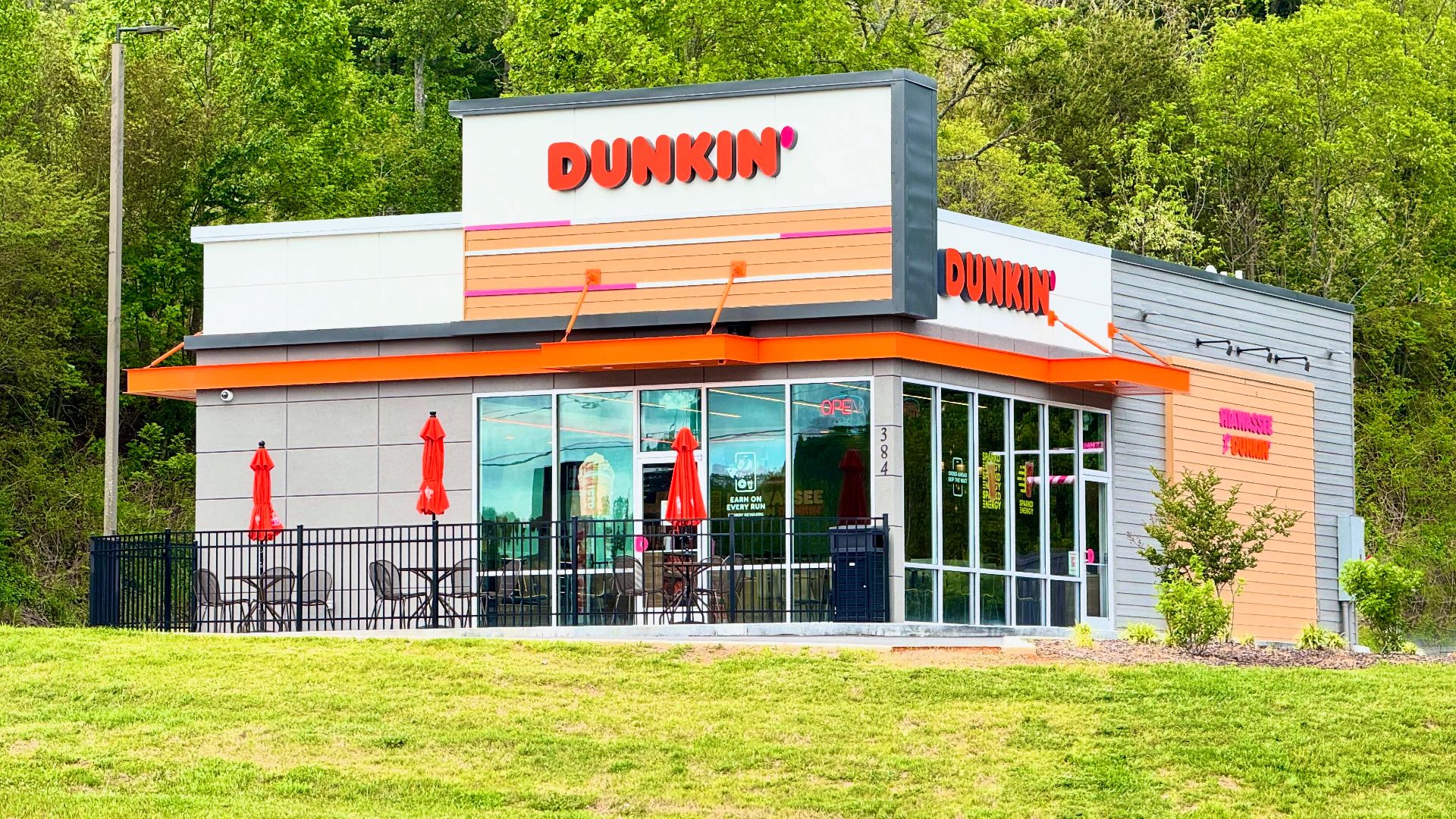 File:A Dunkin' Donuts restaurant in Hiawassee, Georgia, United States 01.jpg