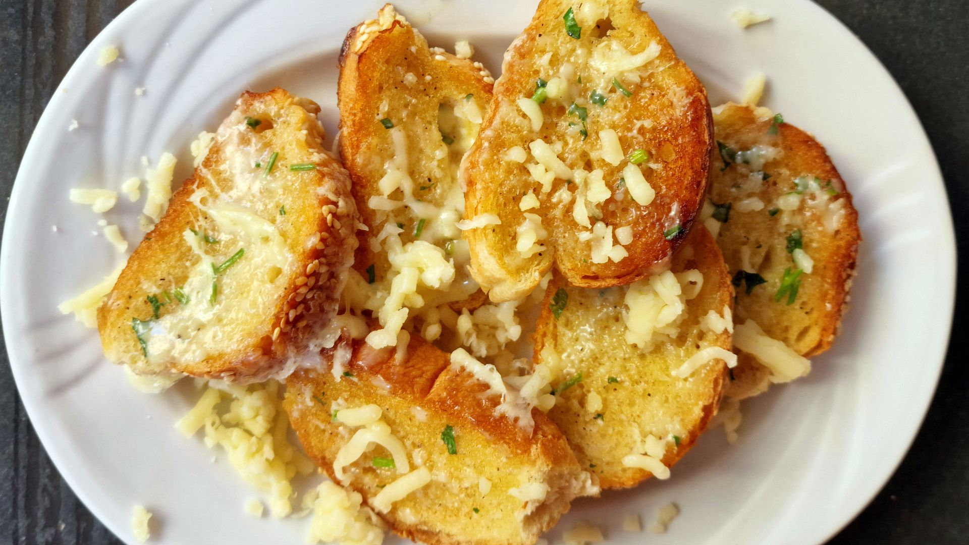 File:20240503 Cheese Garlic Bread Restaurant MeGusto anagoria.jpg