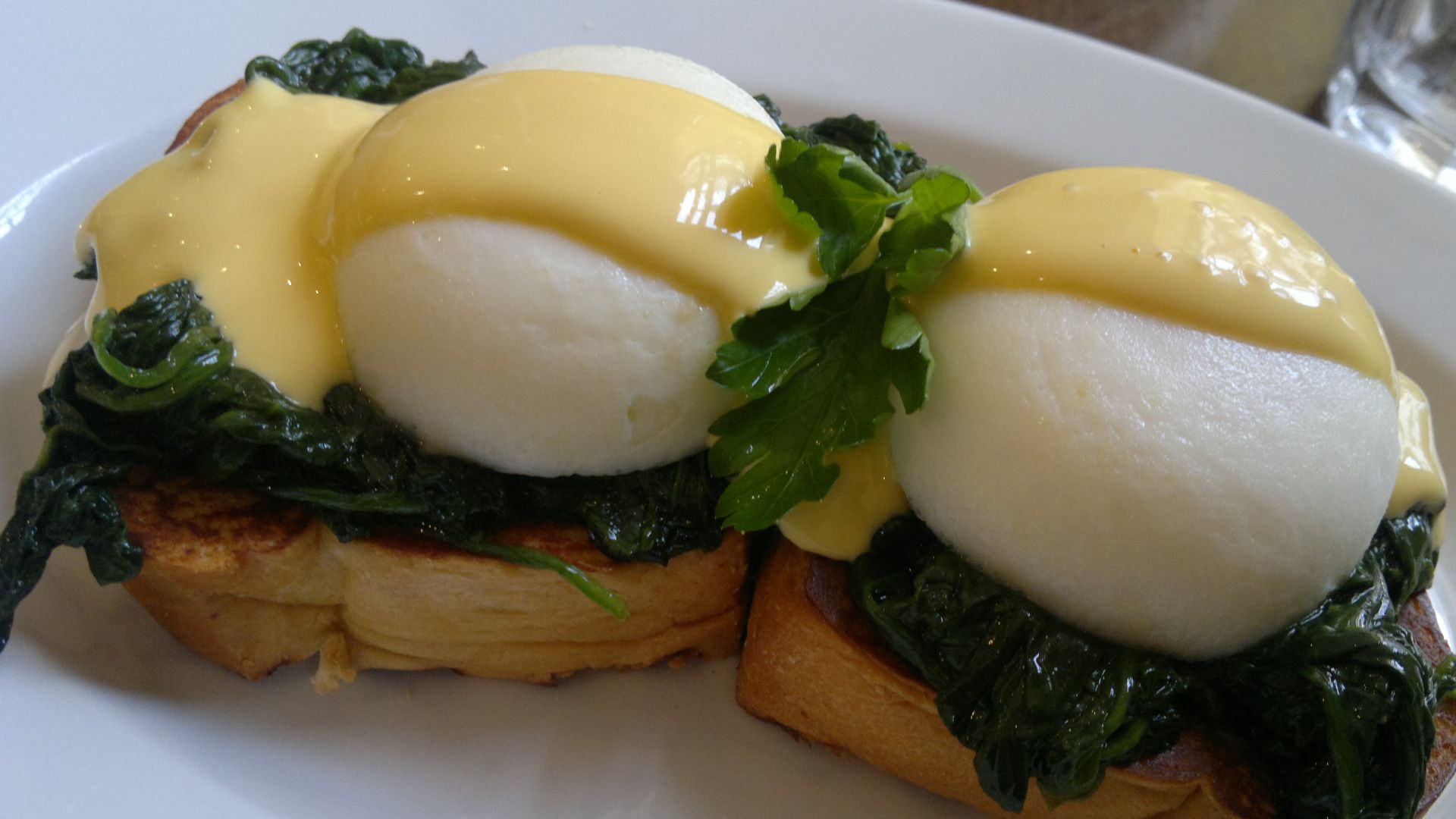 File:Eggs Florentine1.jpg