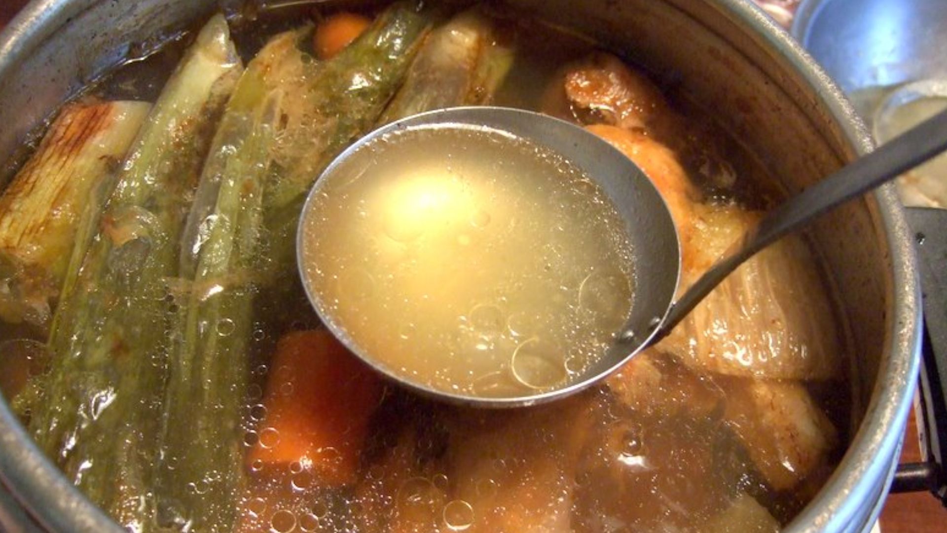 File:Bouillon de volaille.jpg