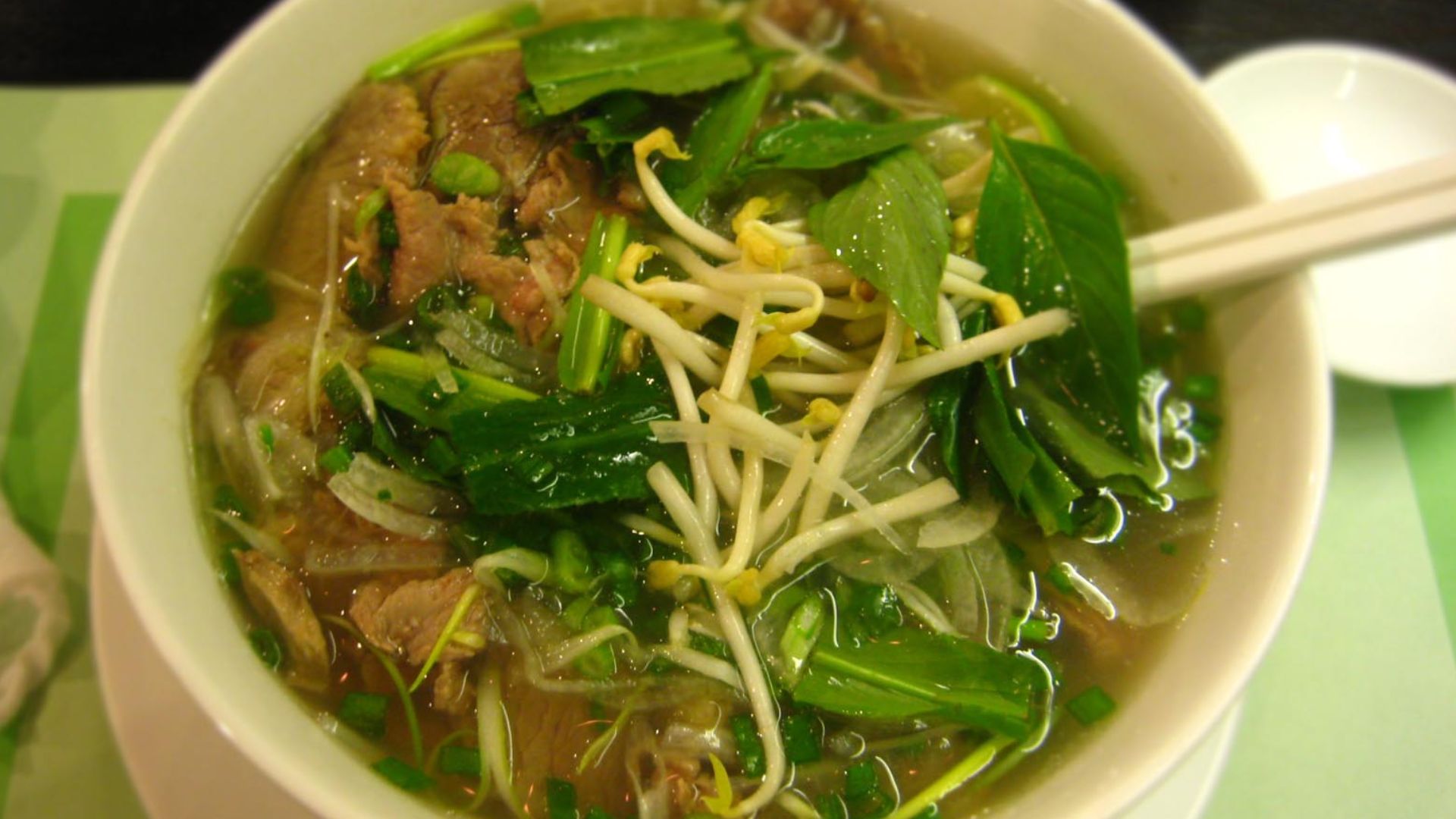 File:Pho in Saigon.jpg