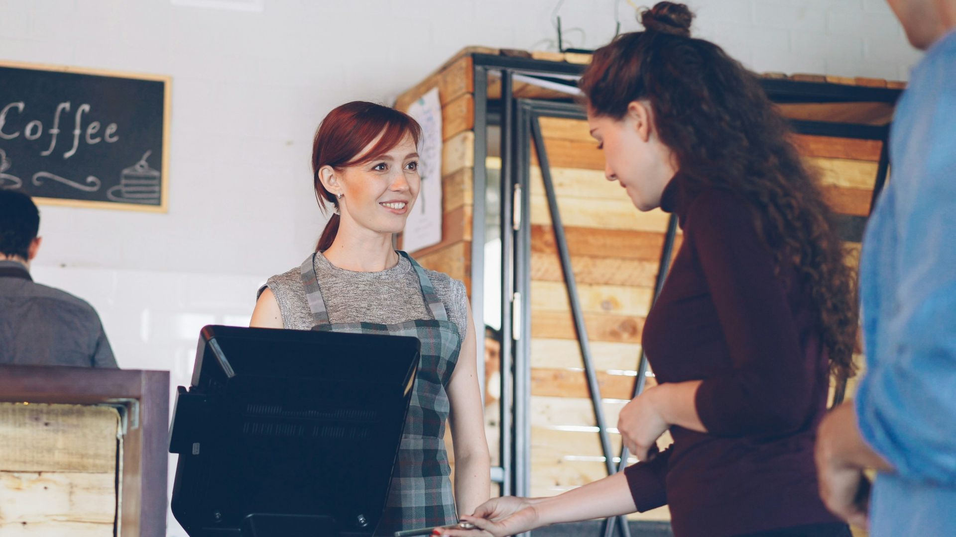 A customer is paying at the coffee shop.