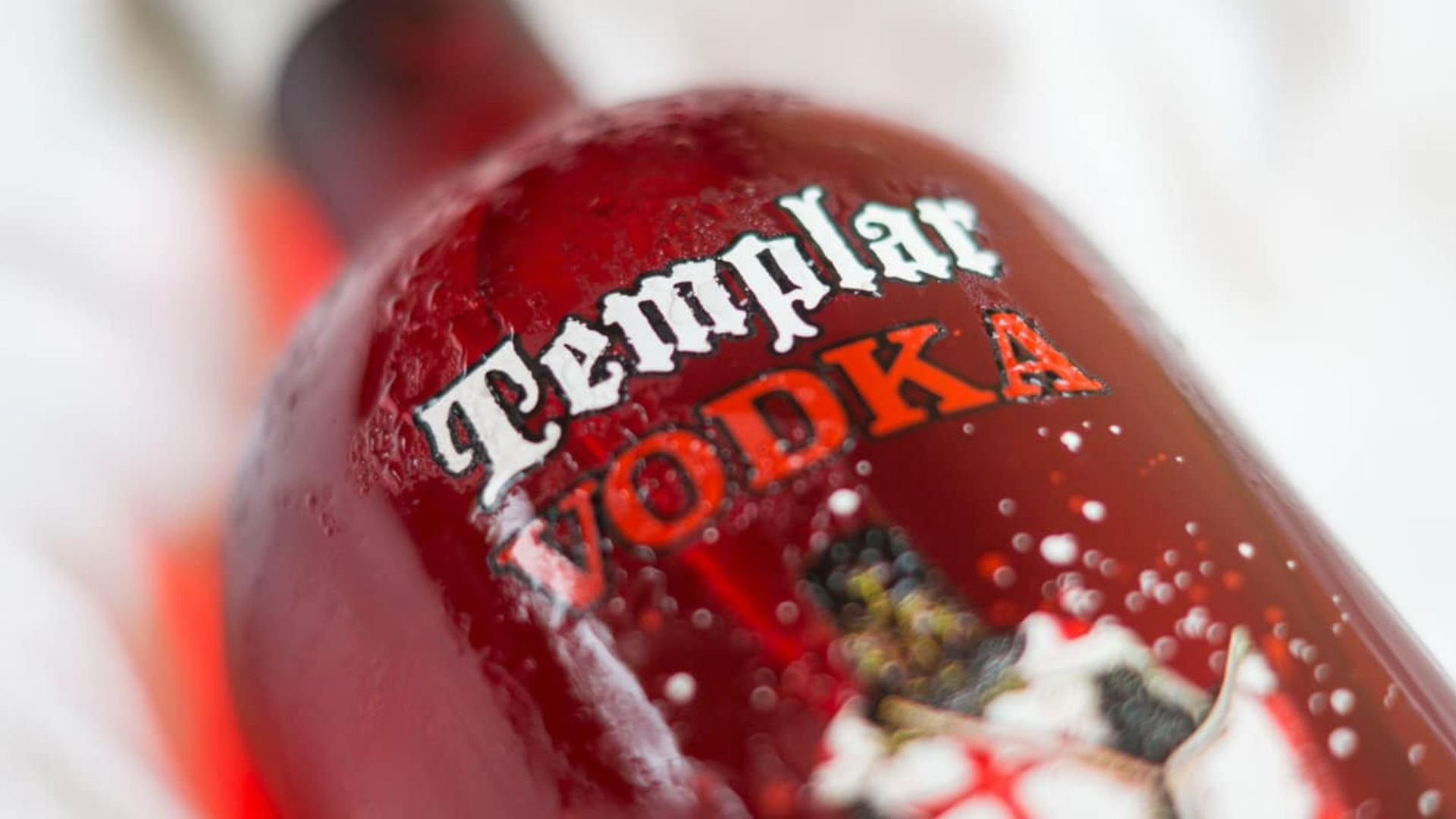 File:Vodka Templar Red 100% blé infusé de the blanc Ukrainienne 40%.jpg