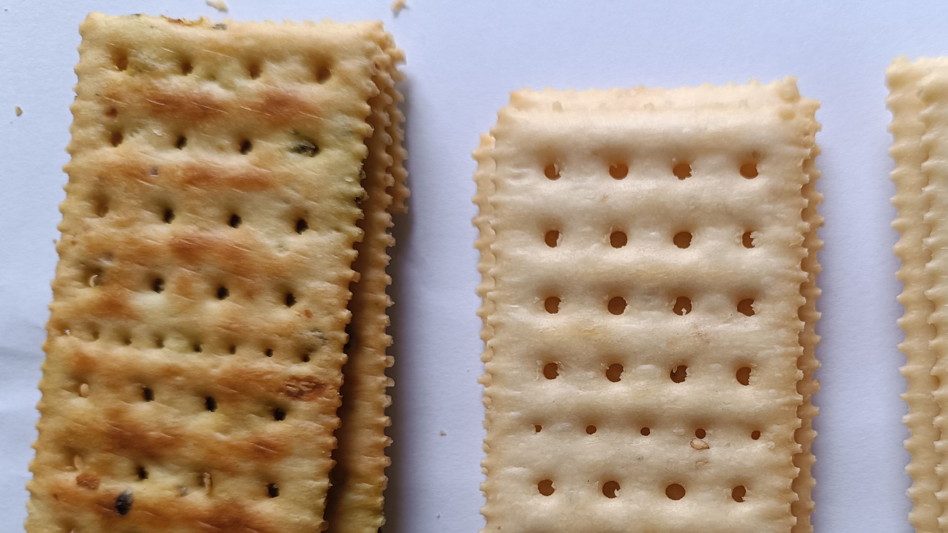 File:HK food 梳打餅乾 Soda biscuits crackers June 2024 R12S 03.jpg