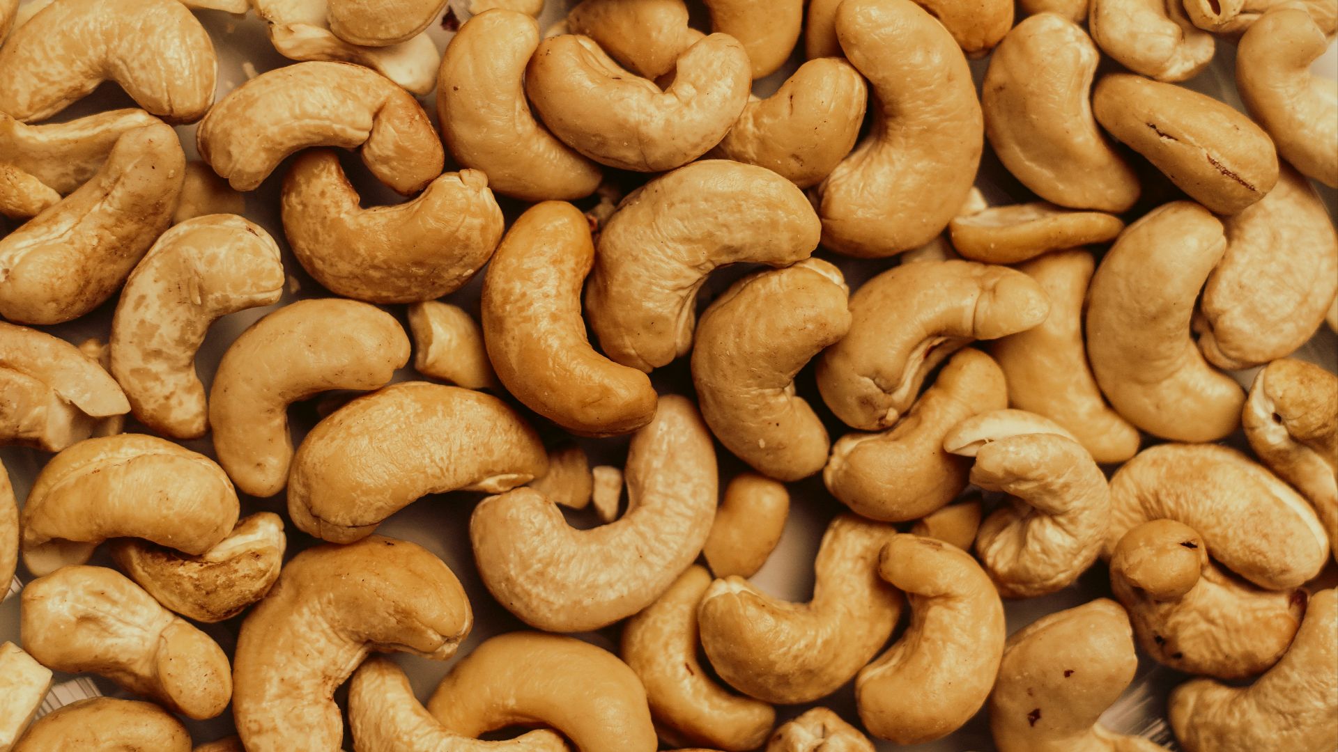 A pile of cashews sitting on top of a table