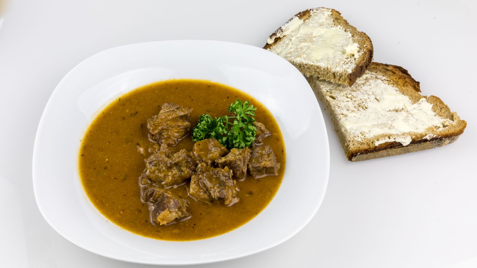 File:Oxtail soup with sliced bread-93321.jpg