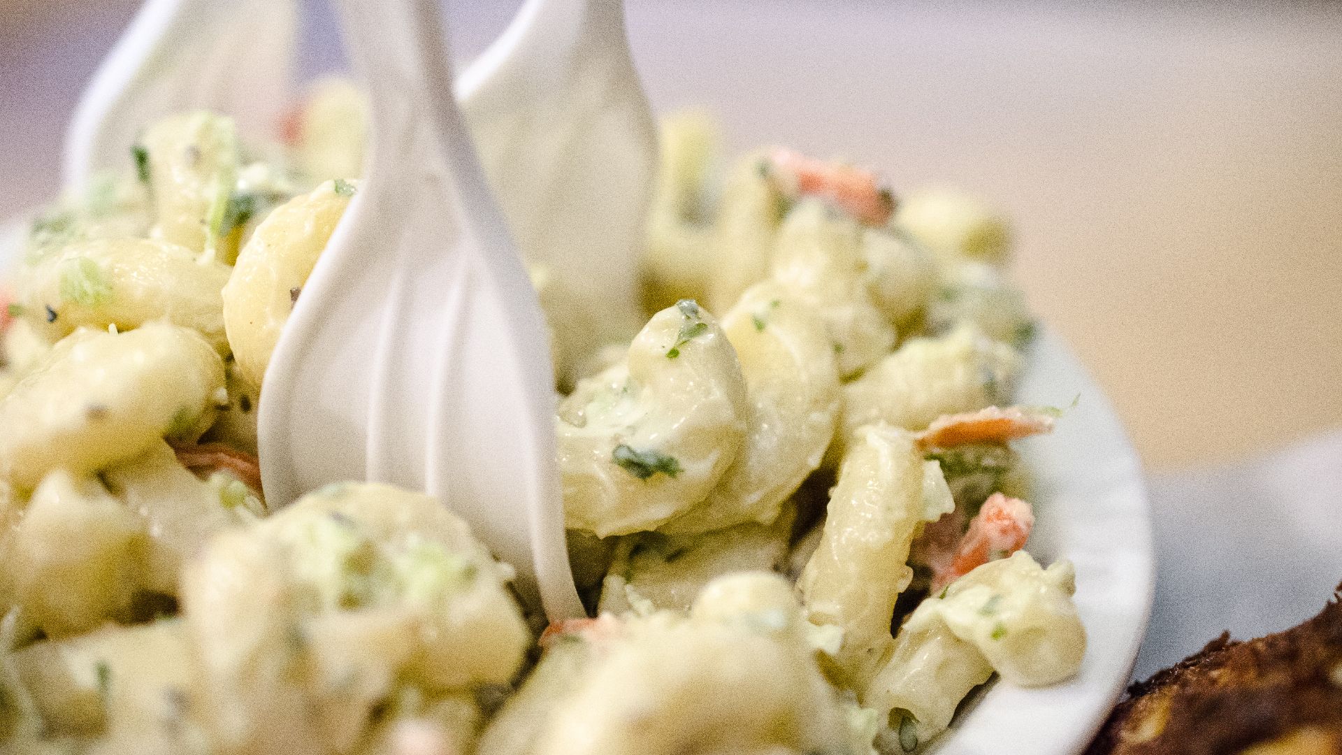 File:Macaroni salad at LP Steamers.jpg