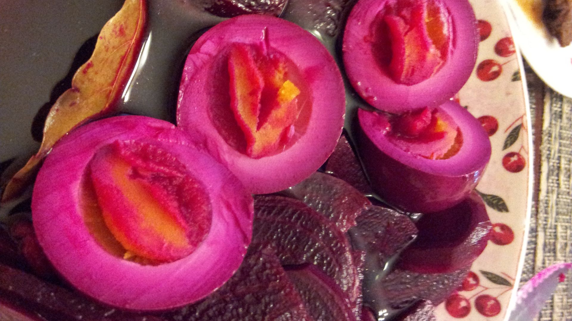 File:Pickled beet eggs large.jpg