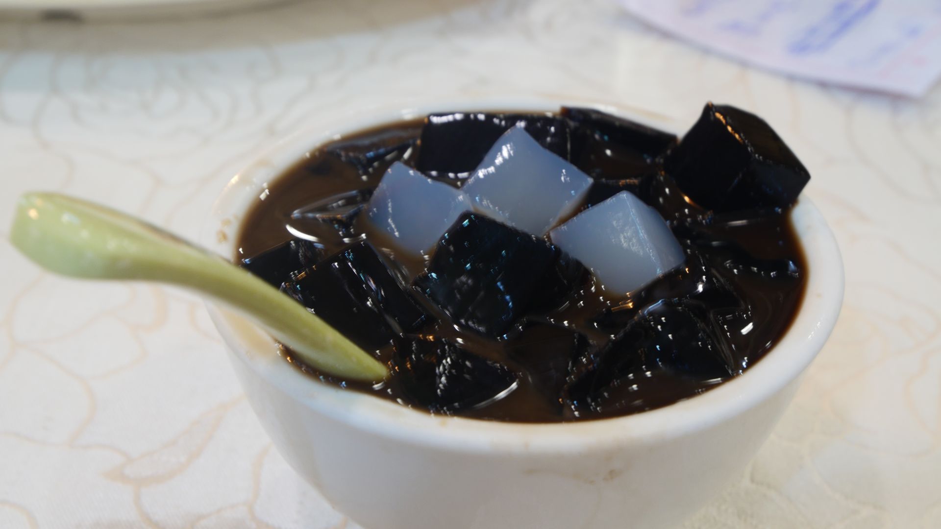File:Grass jelly in Tung Yuen Chinese Restaurant.jpg