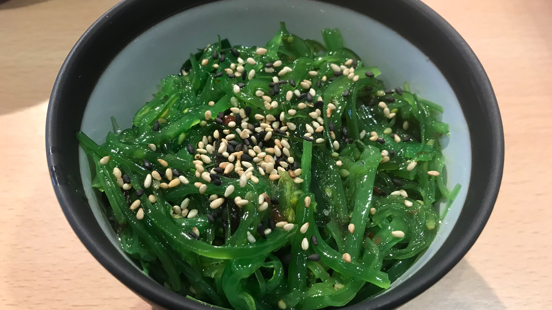 File:Wakame chez Mika Sushi .JPG