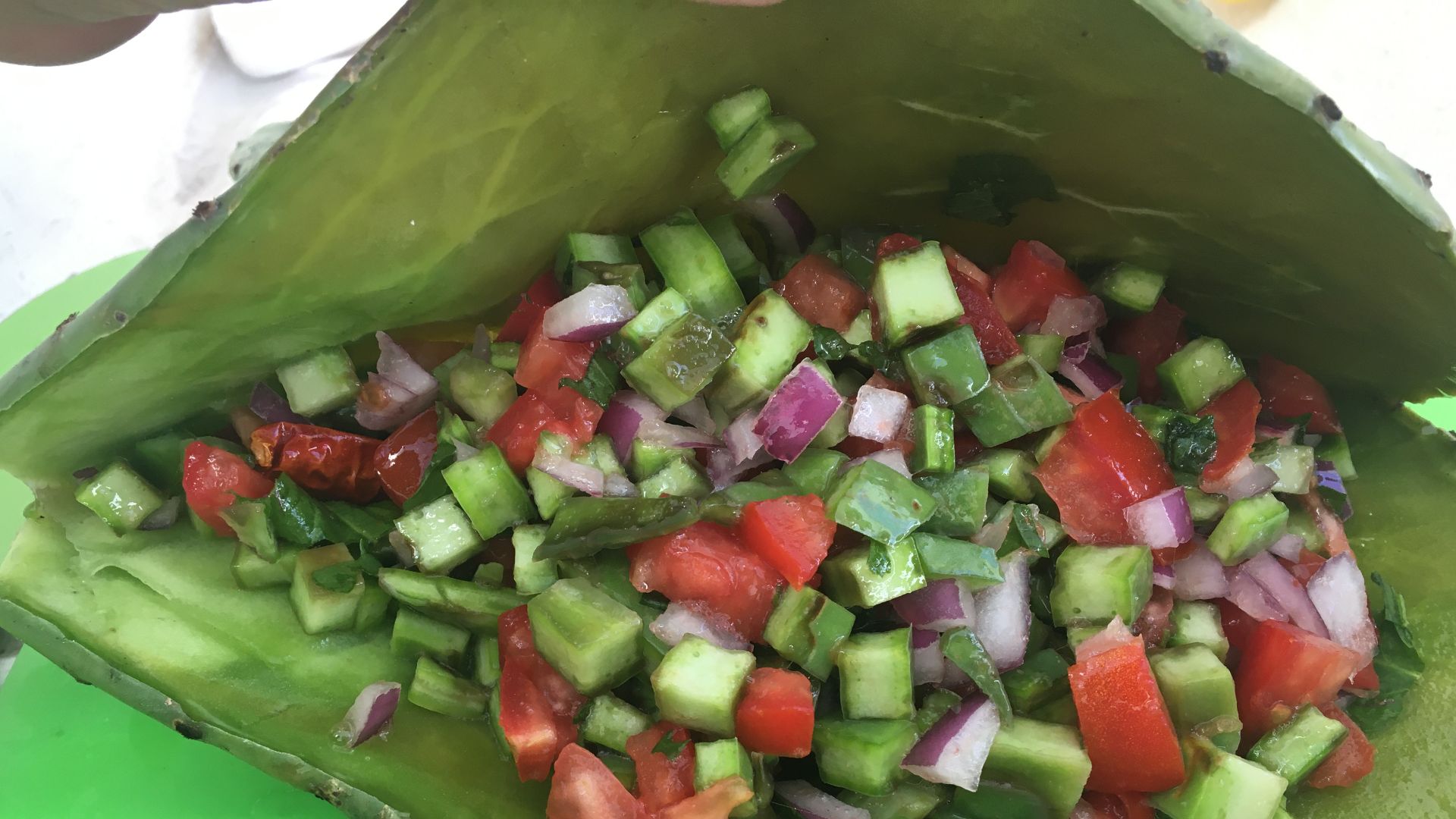 File:Nopal en Penca preparación.jpg