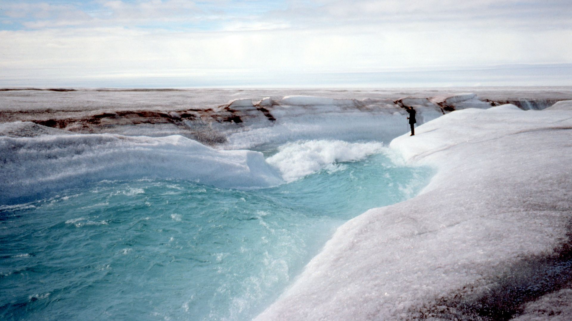 ocean waves crashing on shore during daytime