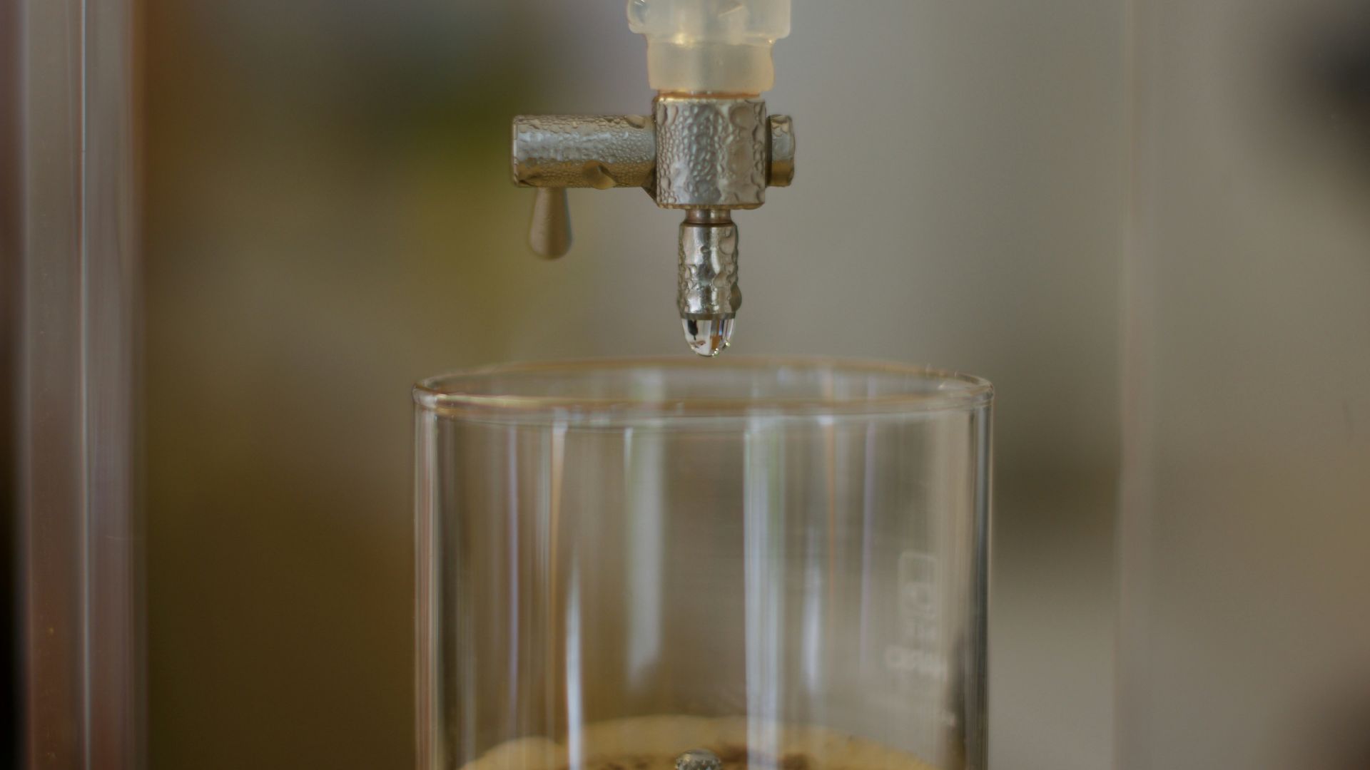 clear glass contanier