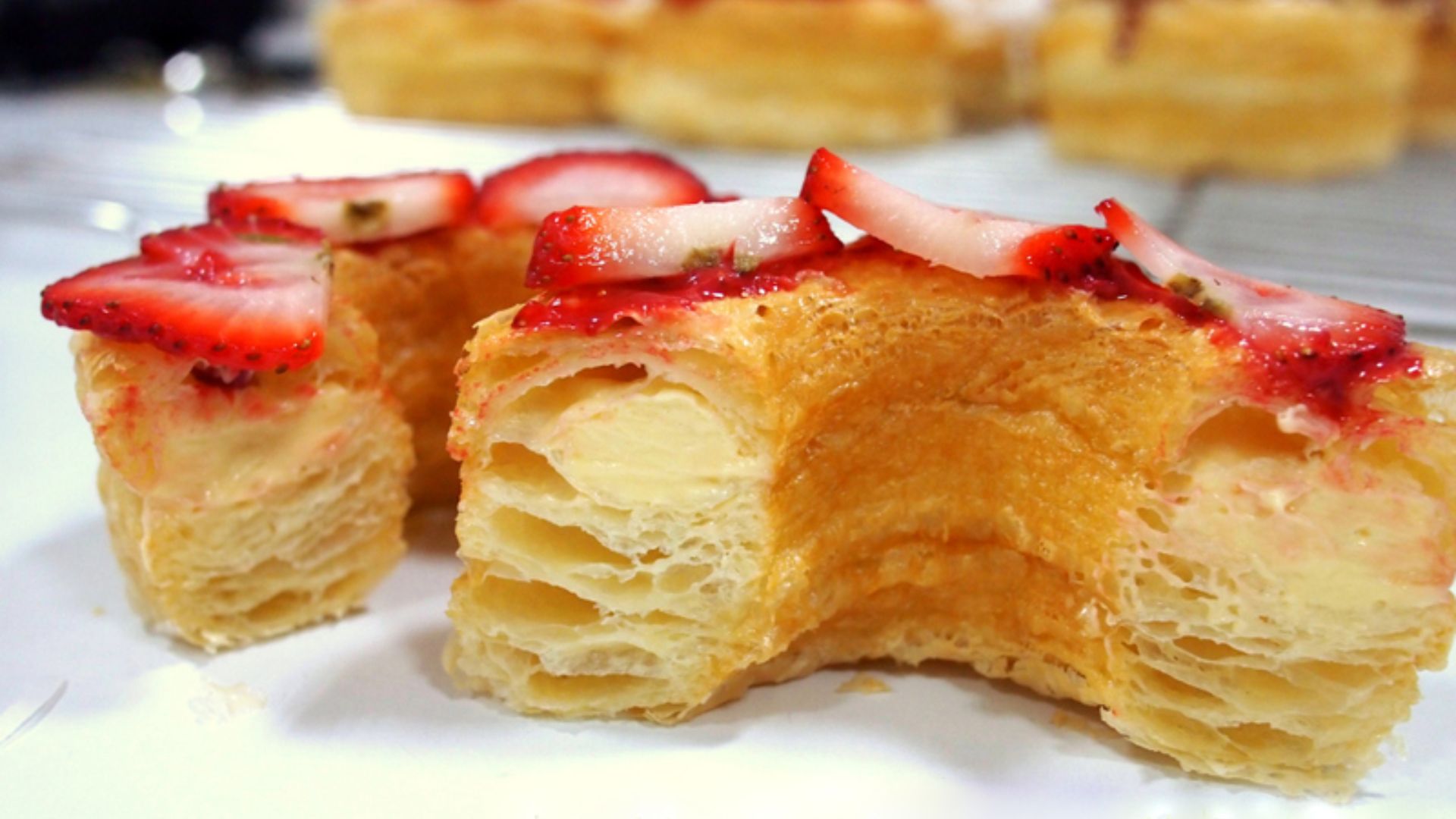 File:Cronut.jpg