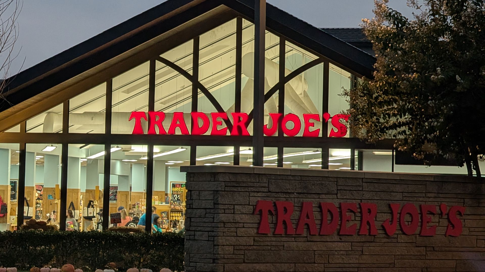 File:Trader Joe's in Nichols Hills, Oklahoma.jpg
