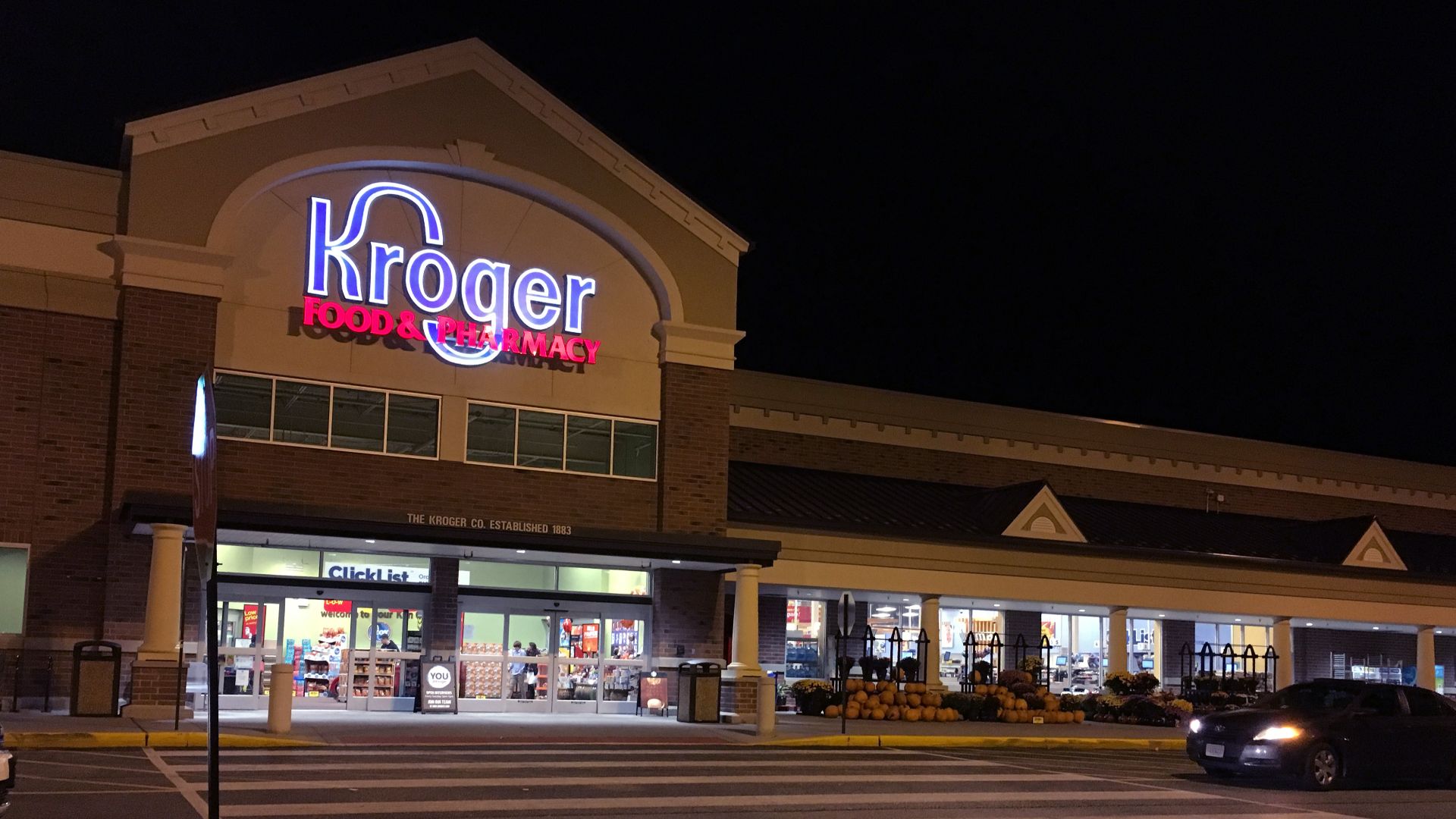 File:Kroger - Tabb (Kiln Creek), VA (37755148111).jpg
