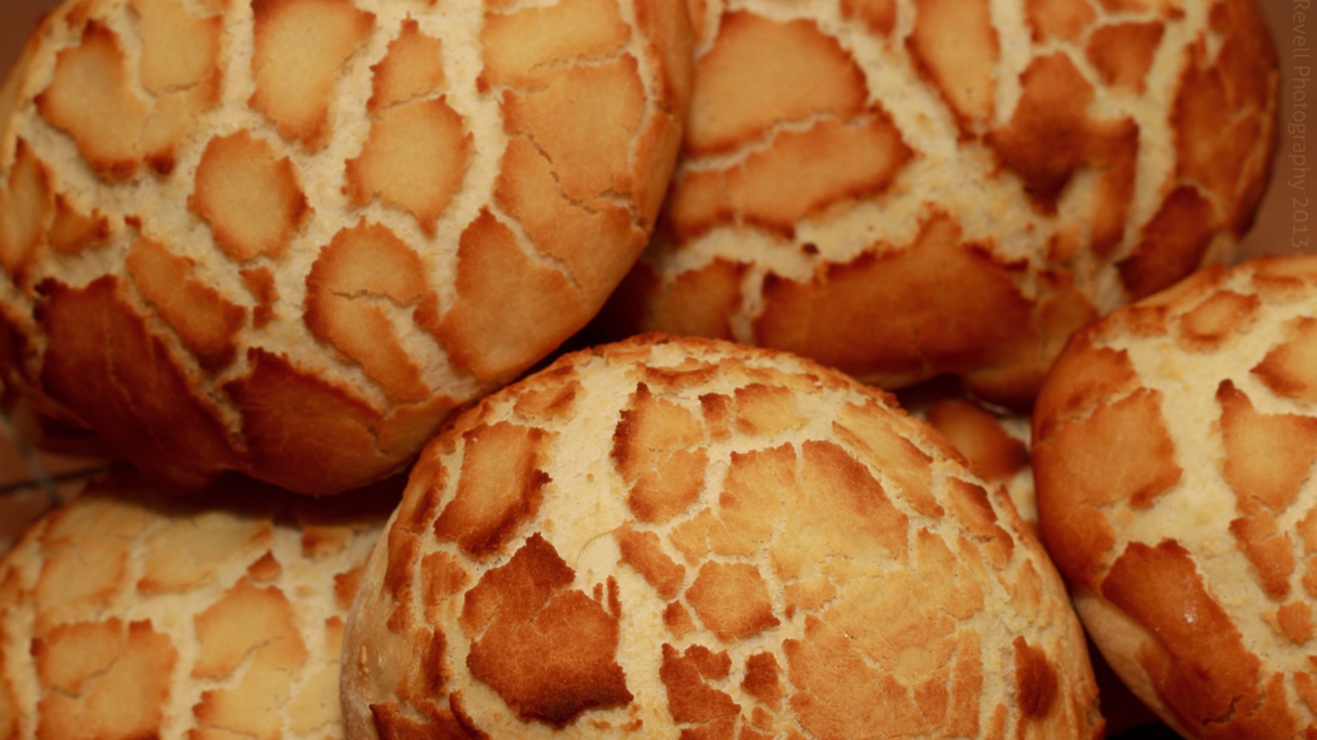 File:Tiger Giraffe Bread Rolls (9130659366).jpg