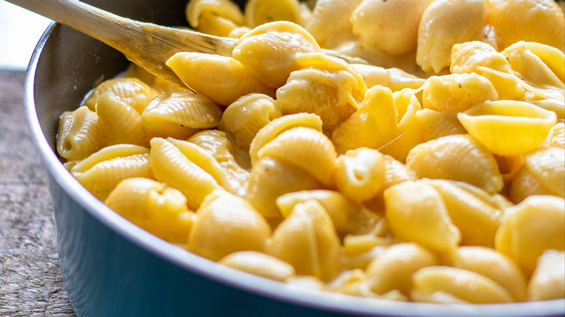 a bowl of macaroni and cheese