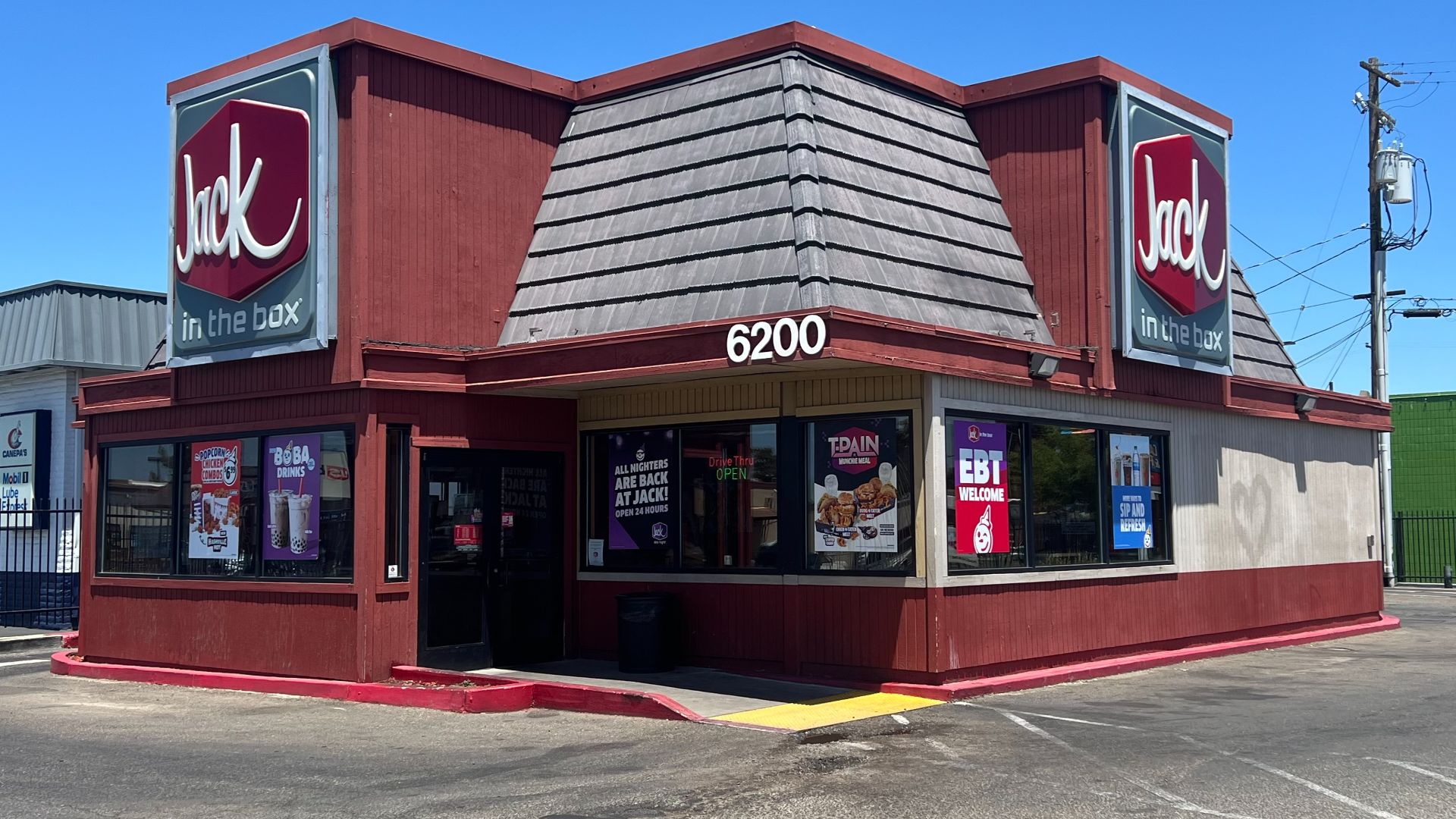 File:Jack in the Box Stockton, California 2.jpg