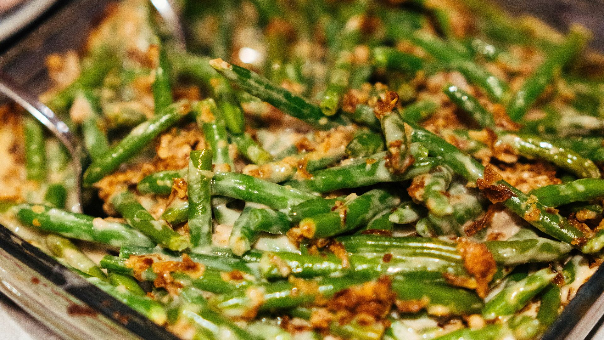 Creamy green bean casserole with crispy topping
