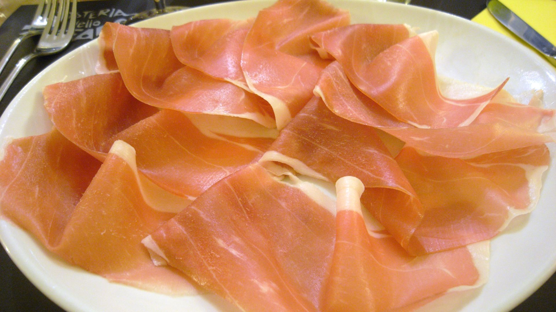 File:Prosciutto di Parma - affettato2.jpg