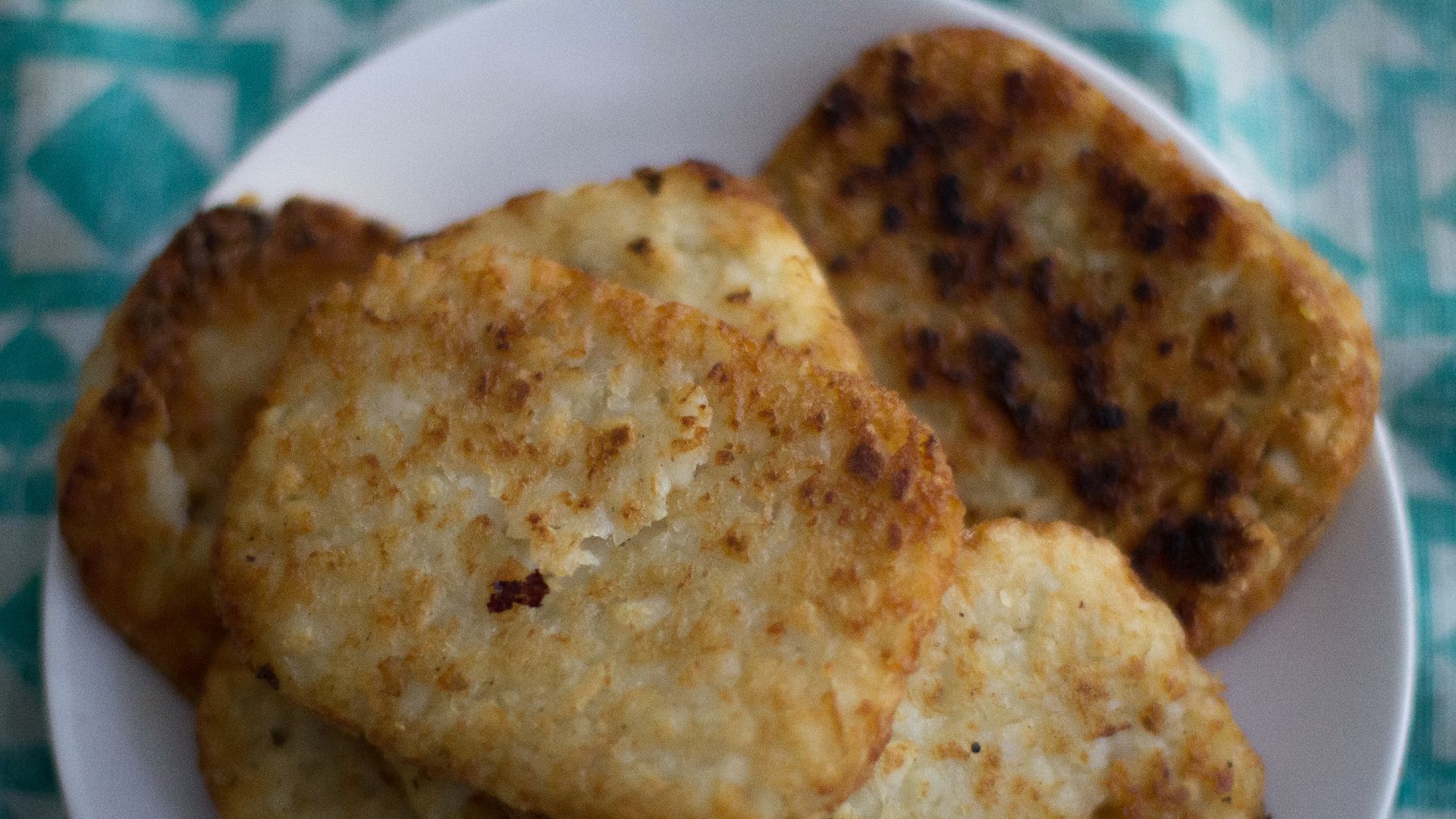 File:Hash browns on white plate.jpg