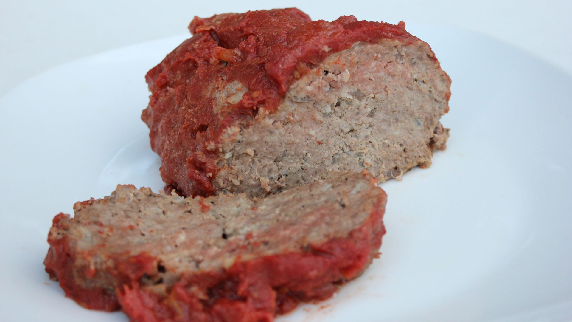 File:Meatloaf on white plate.jpg