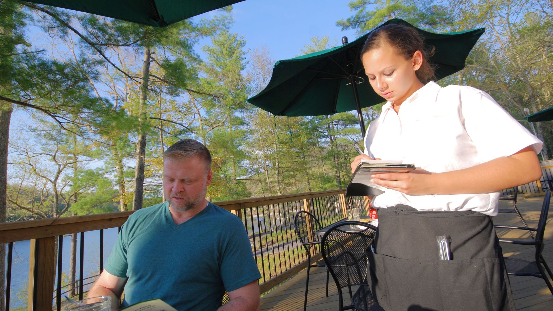 File:Douthat Lakeview Restaurant-server (17794092286).jpg