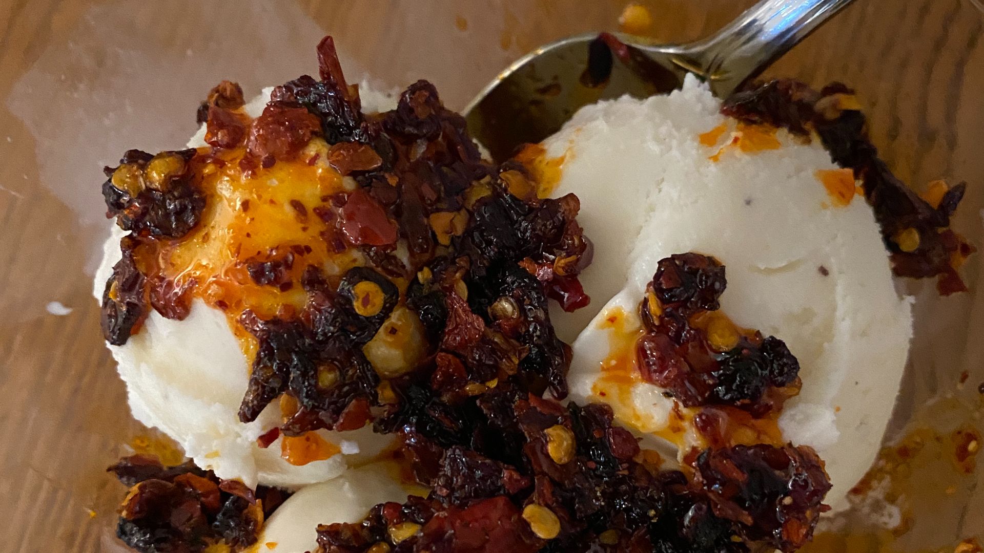 File:Vanilla ice cream with chili crisp.jpg
