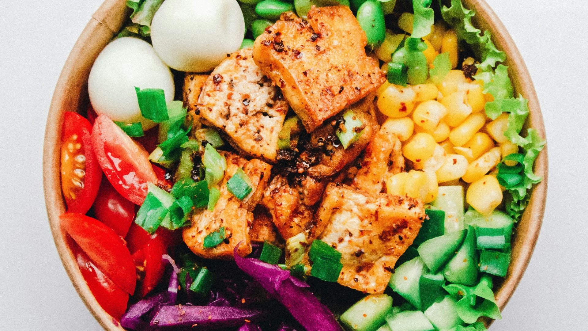 vegetable and meat on bowl
